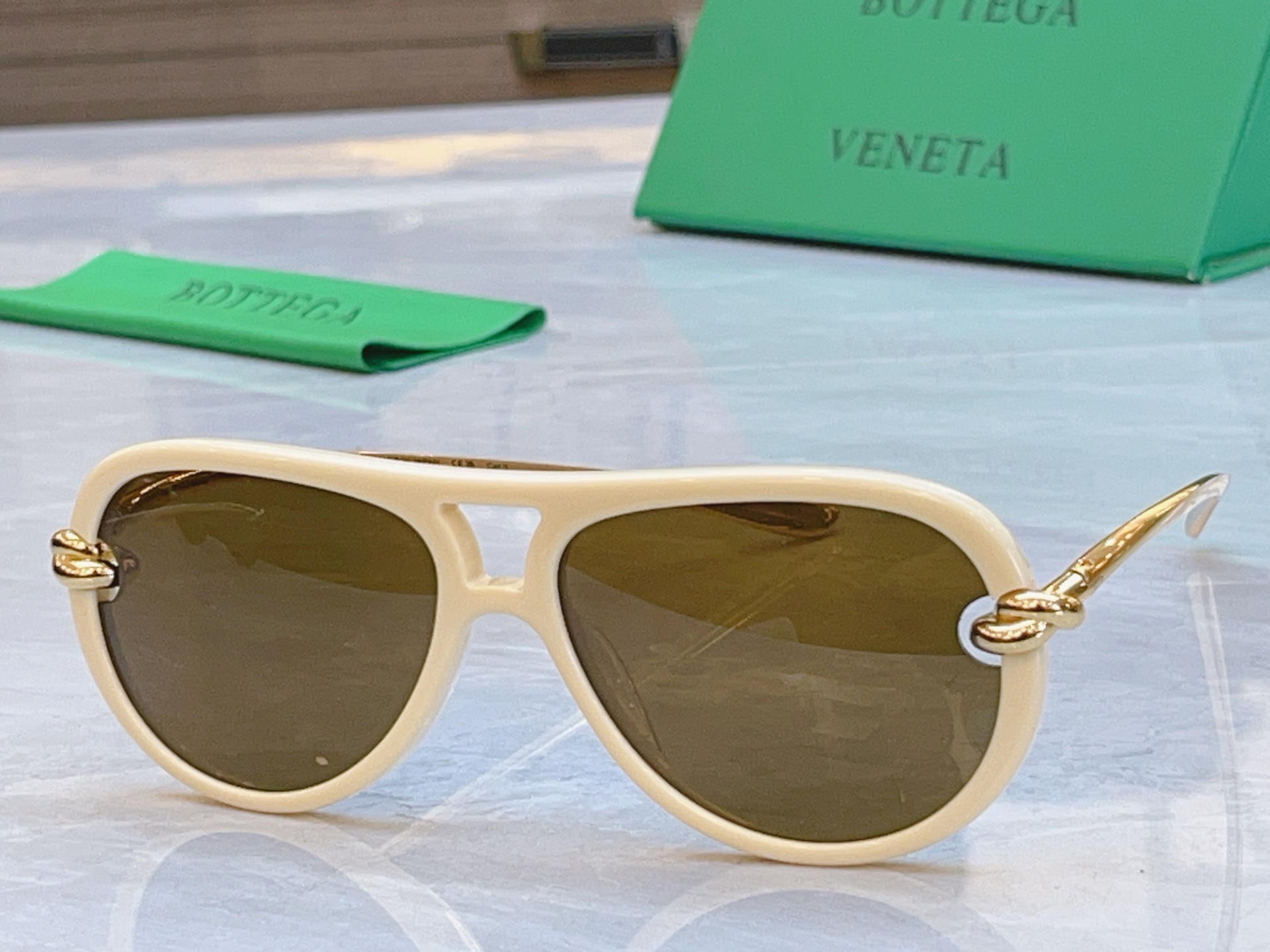 ，【BOTTEGA VENET*】宝缇*嘉新款太阳镜，MODEL：BV1418S，SIZE：58口15-