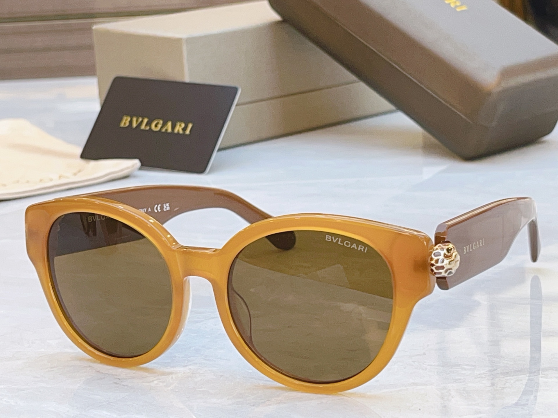 ，【BVLGA*】宝格*丽新款太阳镜，MODEL：BV 40069l，SIZE：54口19-145