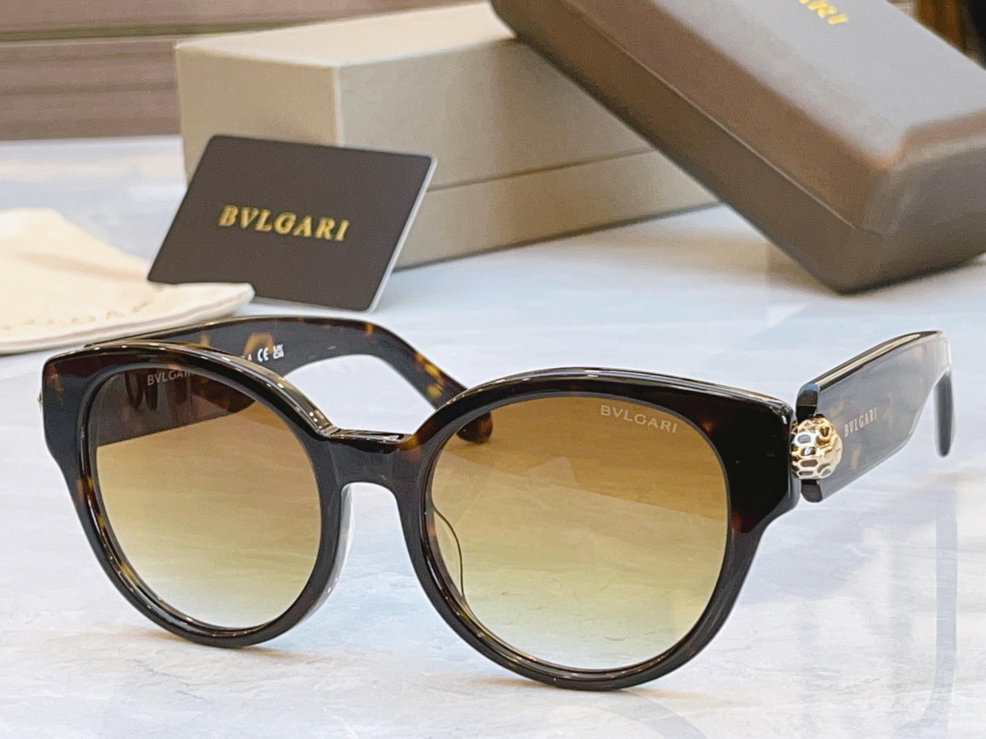 ，【BVLGA*】宝格*丽新款太阳镜，MODEL：BV 40069l，SIZE：54口19-145