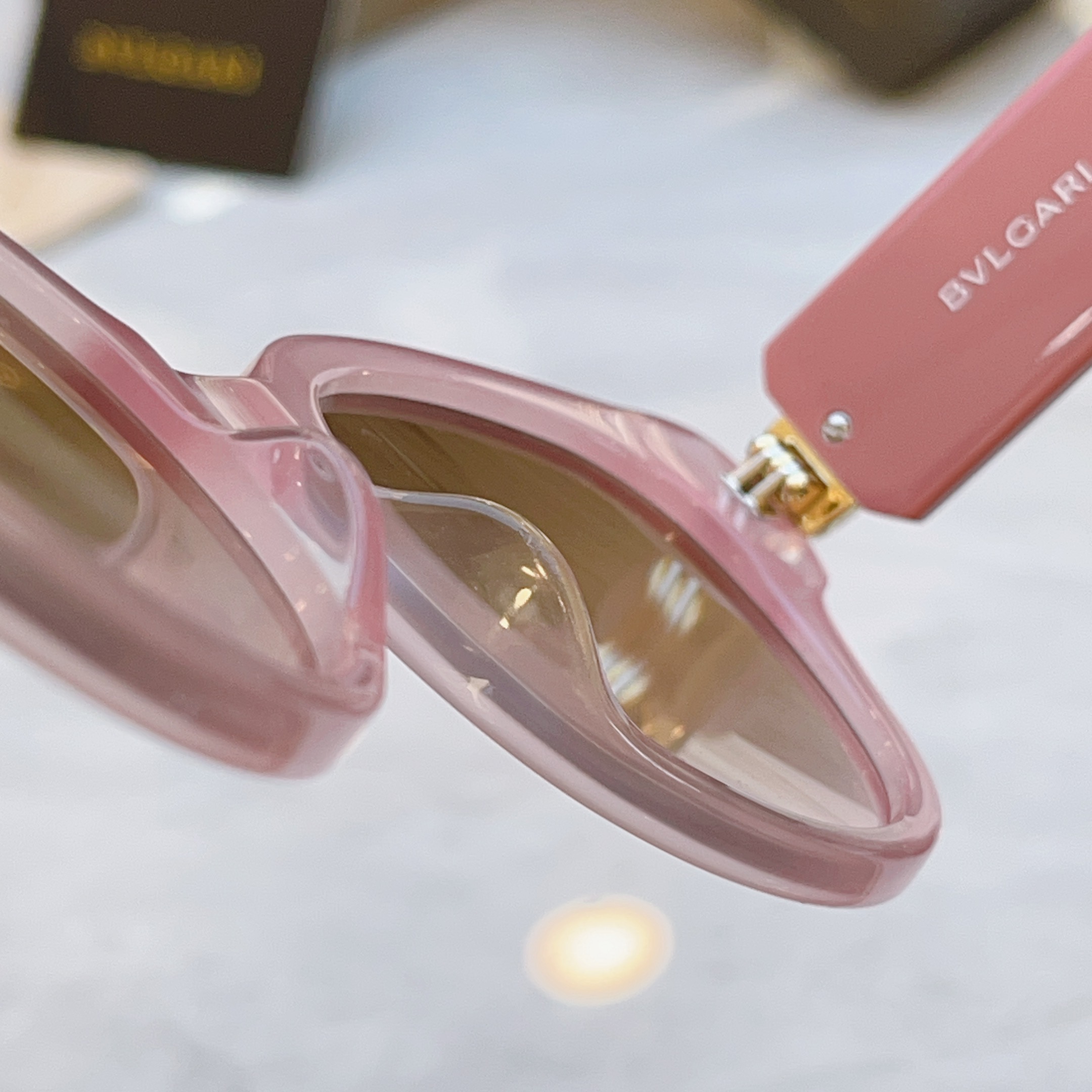 ，【BVLGA*】宝格*丽新款太阳镜，MODEL：BV 40069l，SIZE：54口19-145