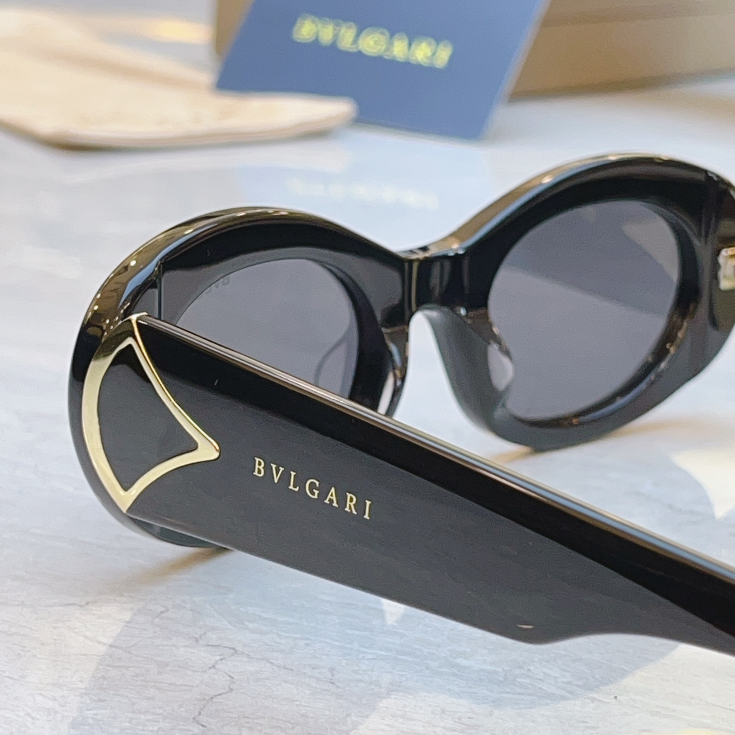 ，【BVLGA*】宝格*丽新款太阳镜，MODEL：BV 40070l，SIZE：50口22-140