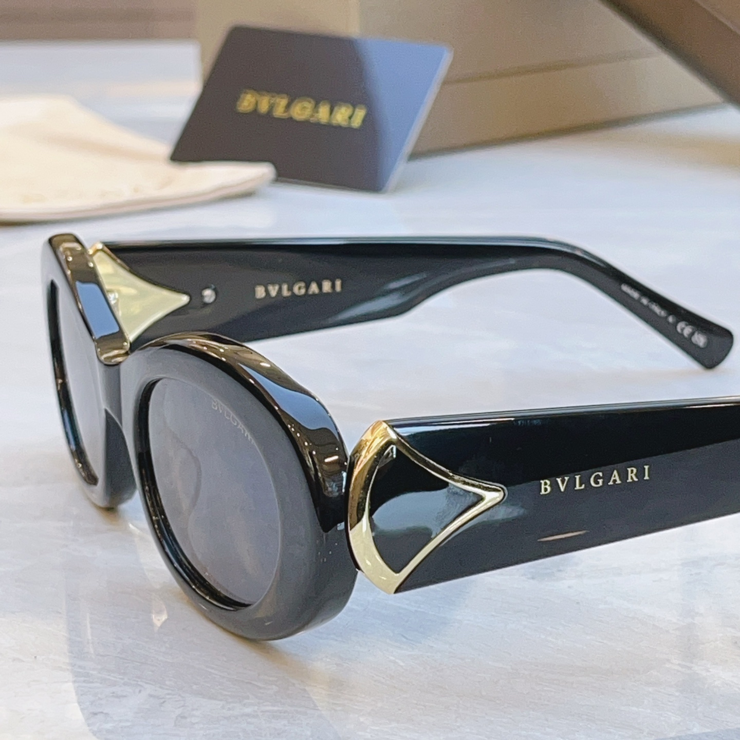 ，【BVLGA*】宝格*丽新款太阳镜，MODEL：BV 40070l，SIZE：50口22-140