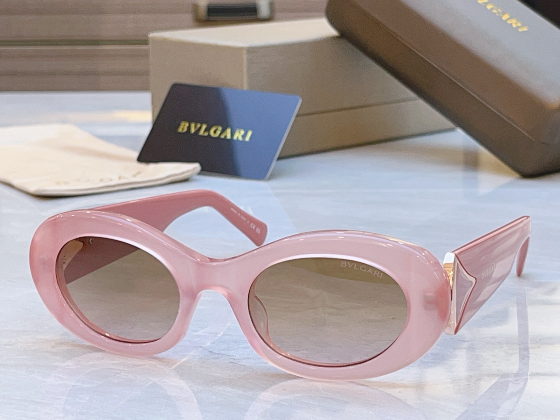 ，【BVLGA*】宝格*丽新款太阳镜，MODEL：BV 40070l，SIZE：50口22-140