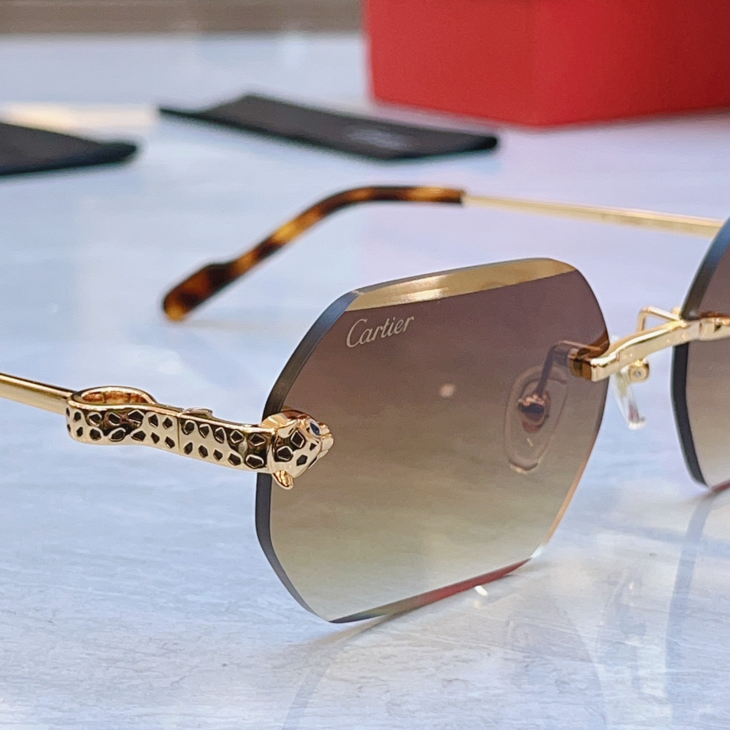 变色，【CARTIE*】卡地*亚新款太阳镜，Mod:CT0756S，Size:58口17-143