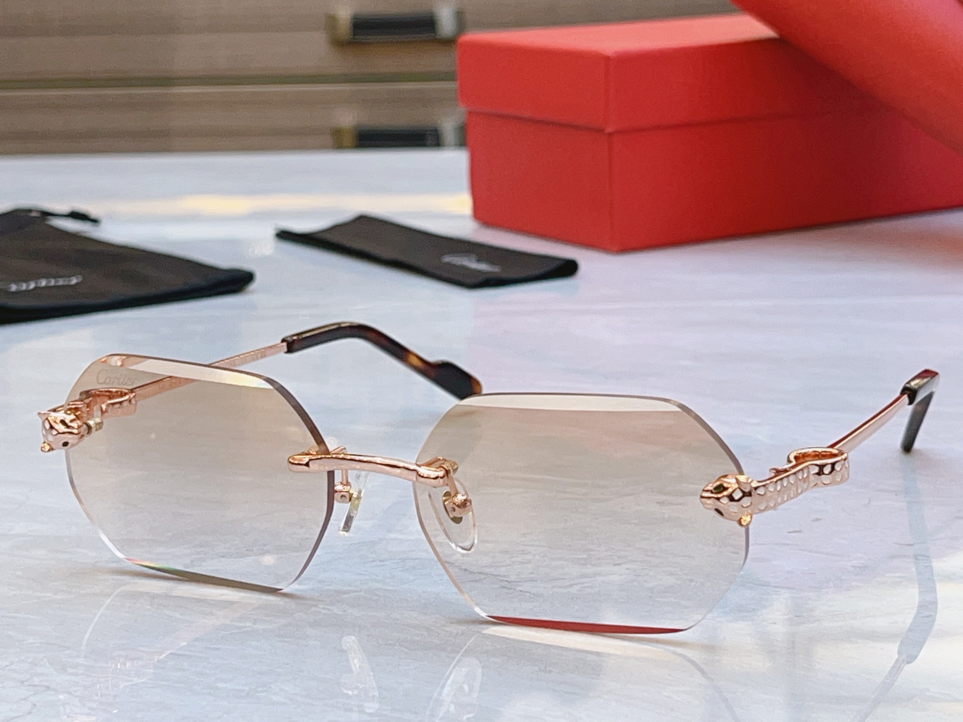 变色，【CARTIE*】卡地*亚新款太阳镜，Mod:CT0756S，Size:58口17-143