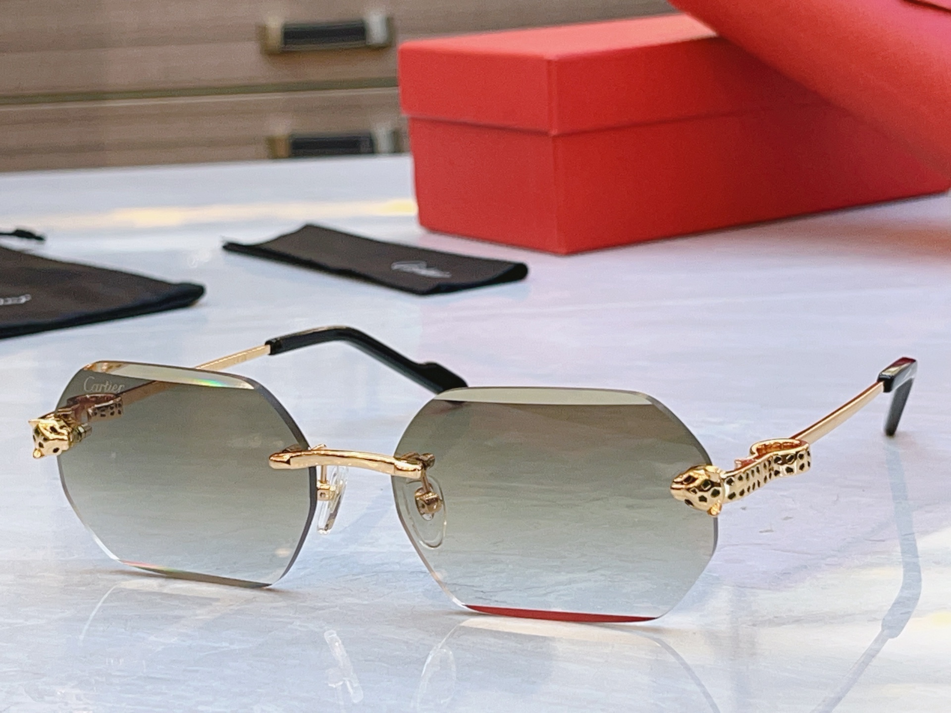 变色，【CARTIE*】卡地*亚新款太阳镜，Mod:CT0756S，Size:58口17-143