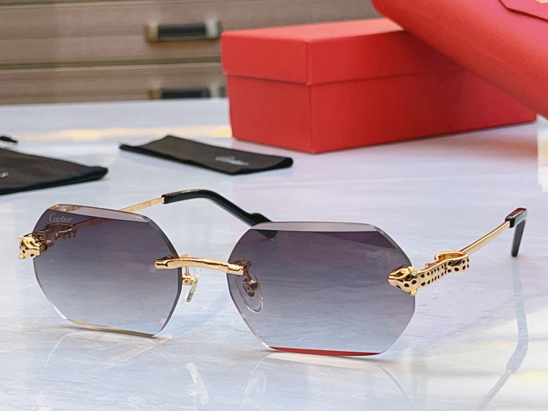 变色，【CARTIE*】卡地*亚新款太阳镜，Mod:CT0756S，Size:58口17-143