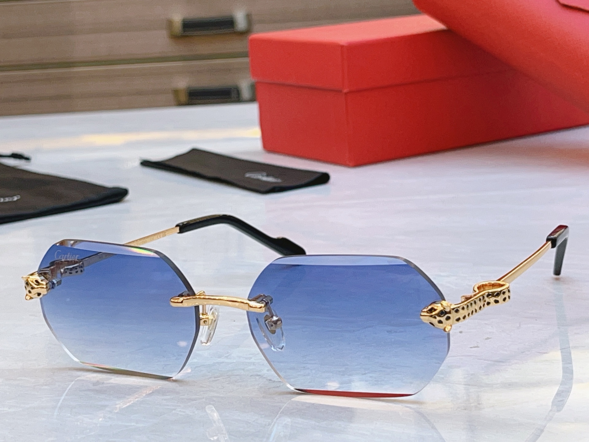 变色，【CARTIE*】卡地*亚新款太阳镜，Mod:CT0756S，Size:58口17-143