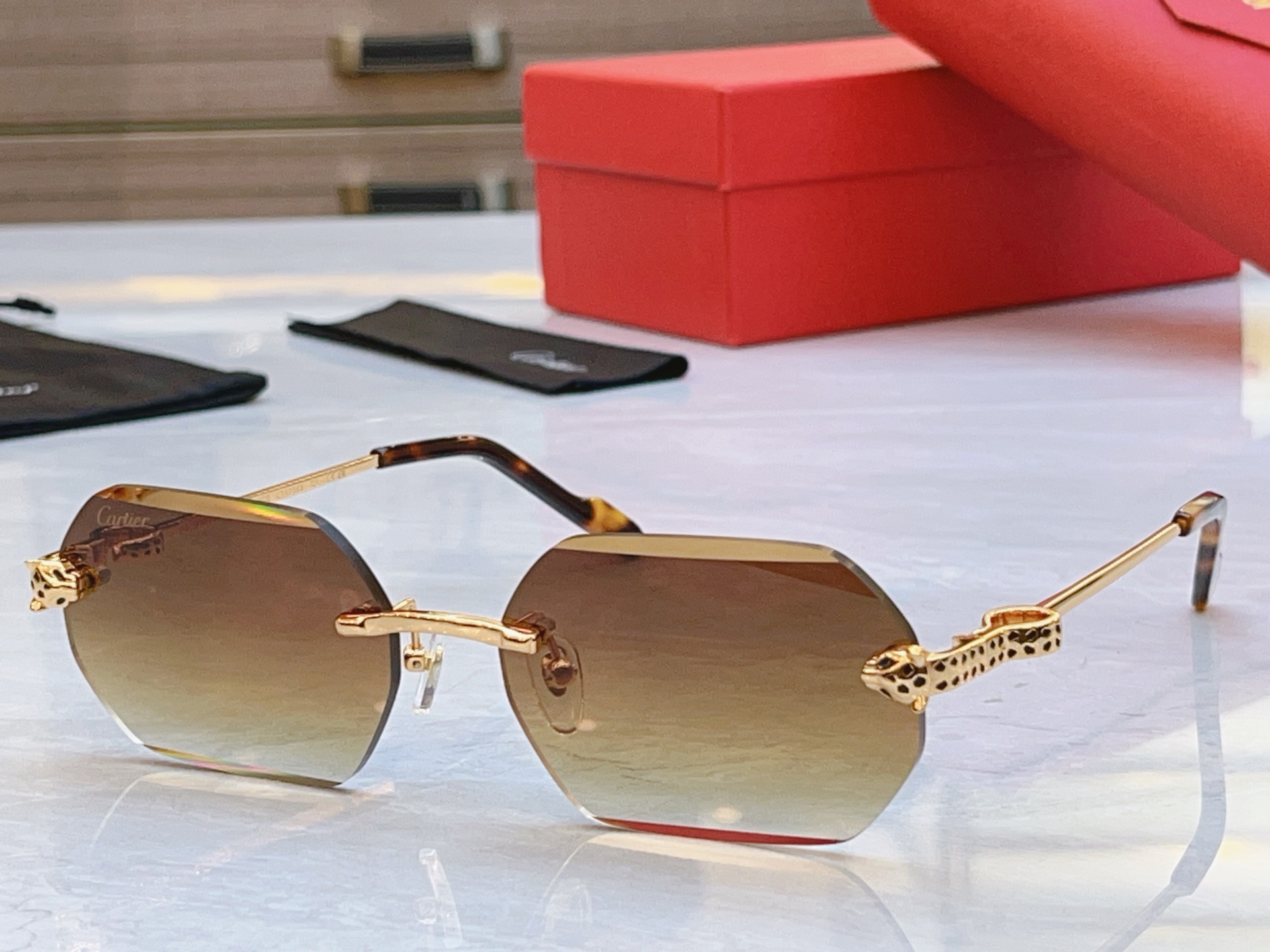 变色，【CARTIE*】卡地*亚新款太阳镜，Mod:CT0756S，Size:58口17-143