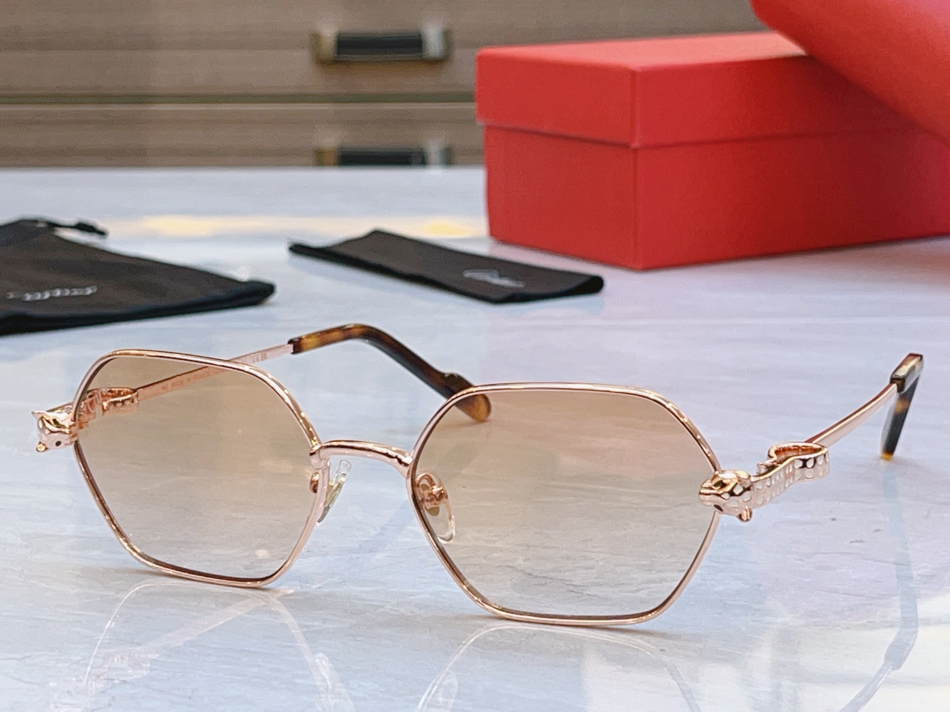 变色，【CARTIE*】卡地*亚新款太阳镜，Mod:CT0754S，Size:55口17-143