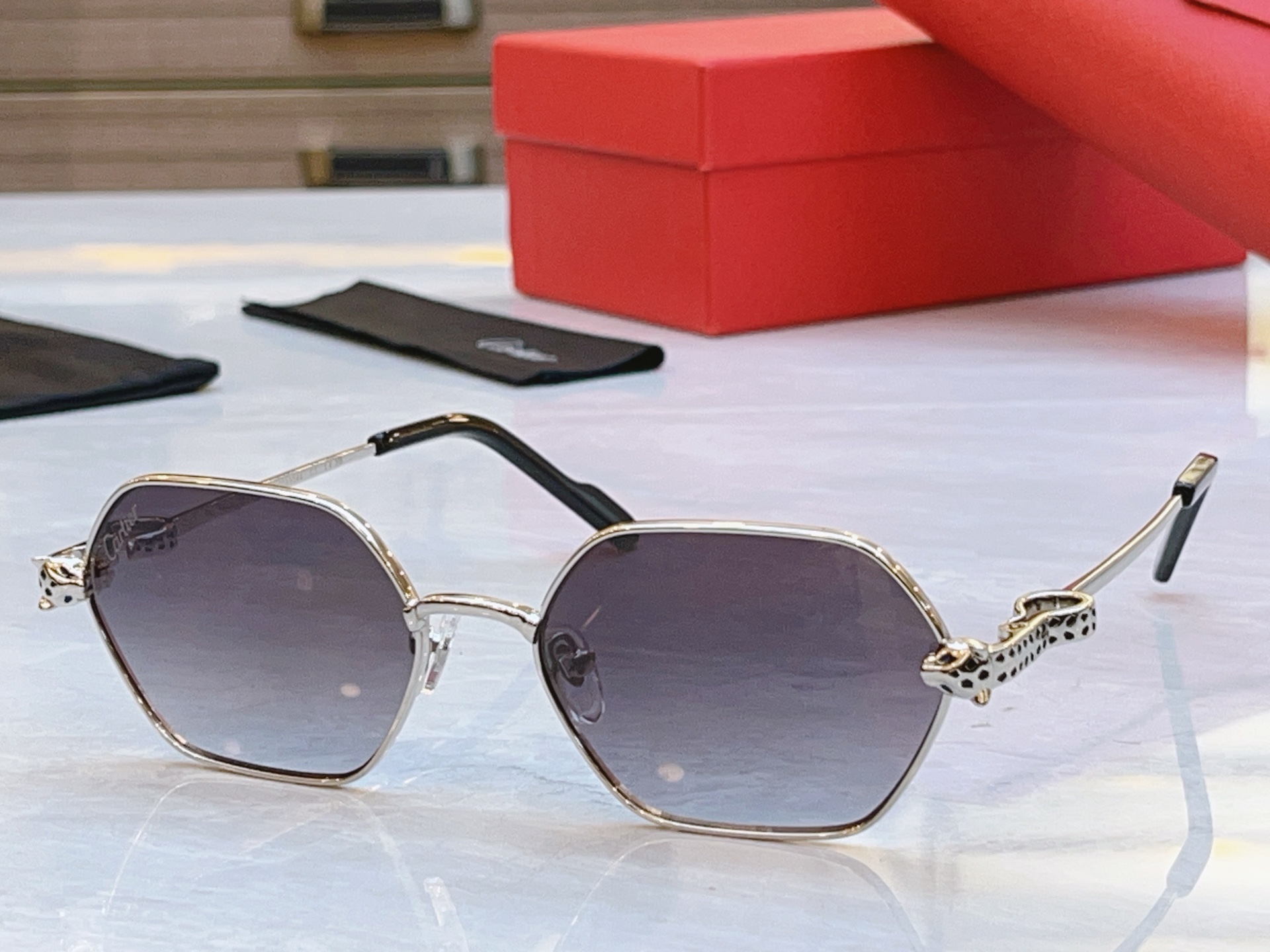 变色，【CARTIE*】卡地*亚新款太阳镜，Mod:CT0754S，Size:55口17-143