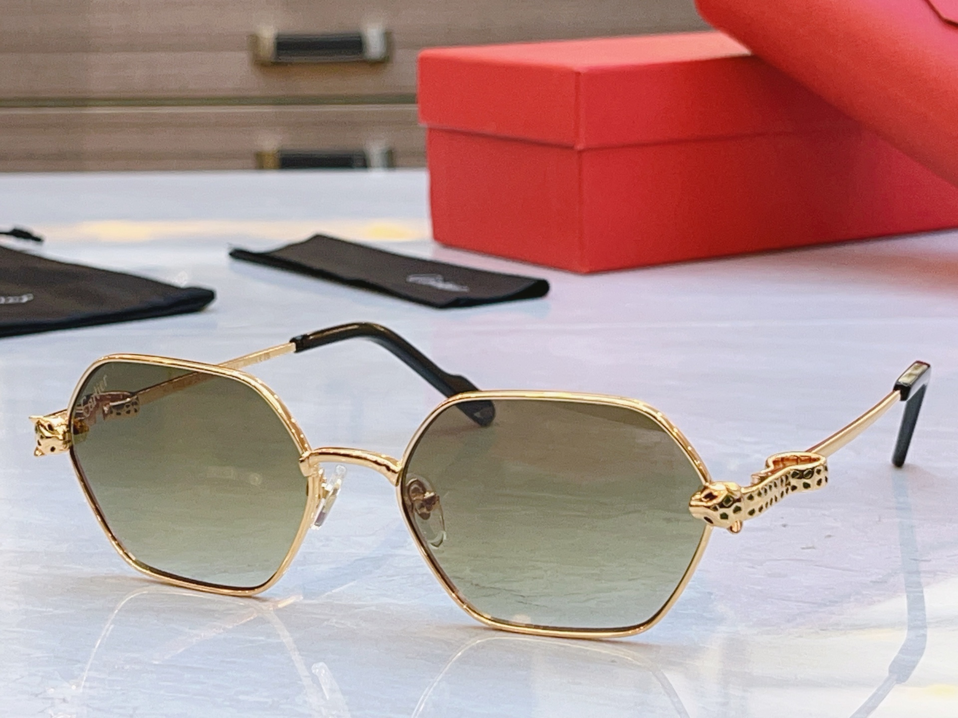 变色，【CARTIE*】卡地*亚新款太阳镜，Mod:CT0754S，Size:55口17-143