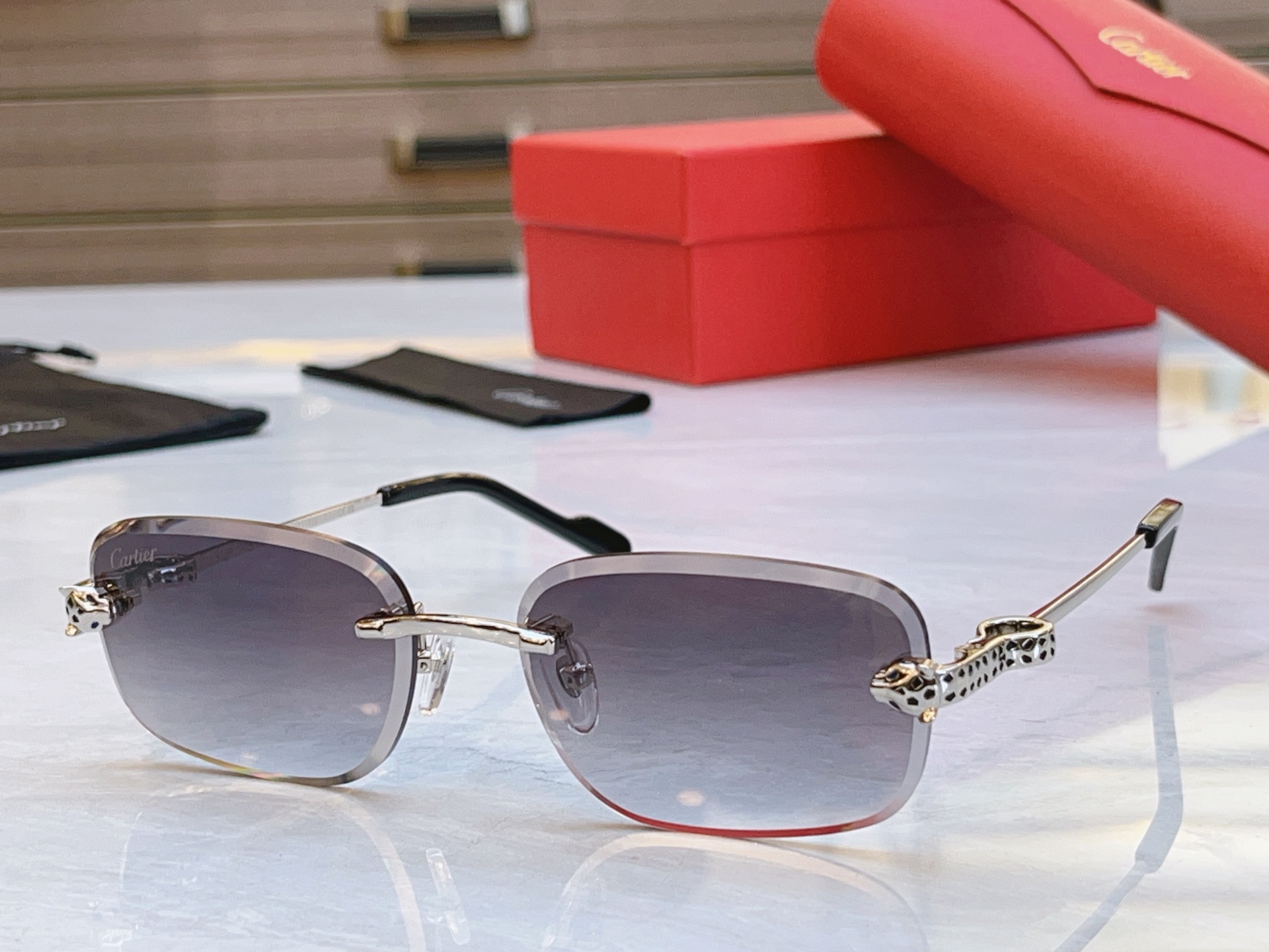 变色，【CARTIE*】卡地*亚新款太阳镜，Mod:CT0755S，Size:57口17-143