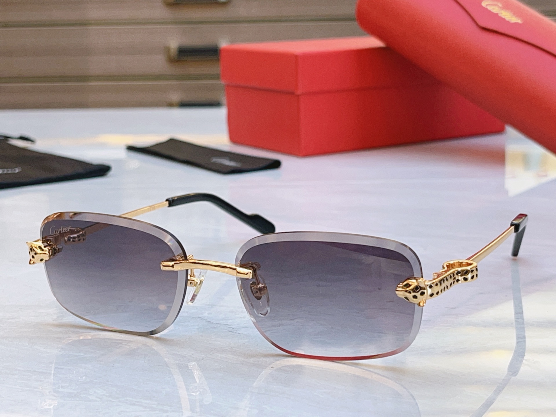 变色，【CARTIE*】卡地*亚新款太阳镜，Mod:CT0755S，Size:57口17-143