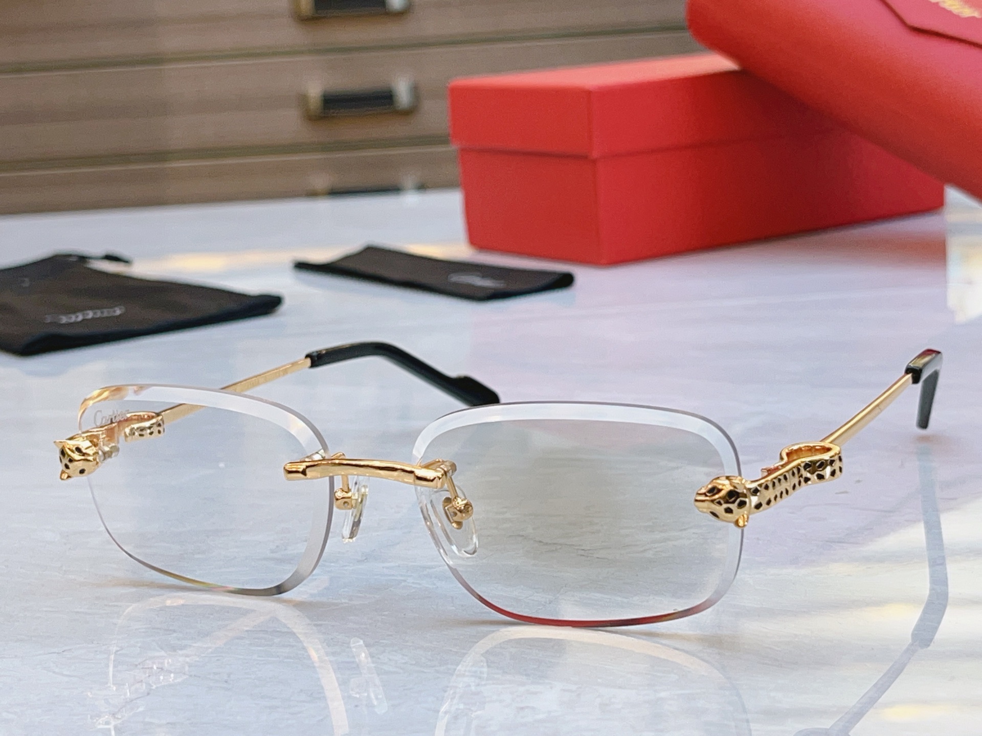 变色，【CARTIE*】卡地*亚新款太阳镜，Mod:CT0755S，Size:57口17-143