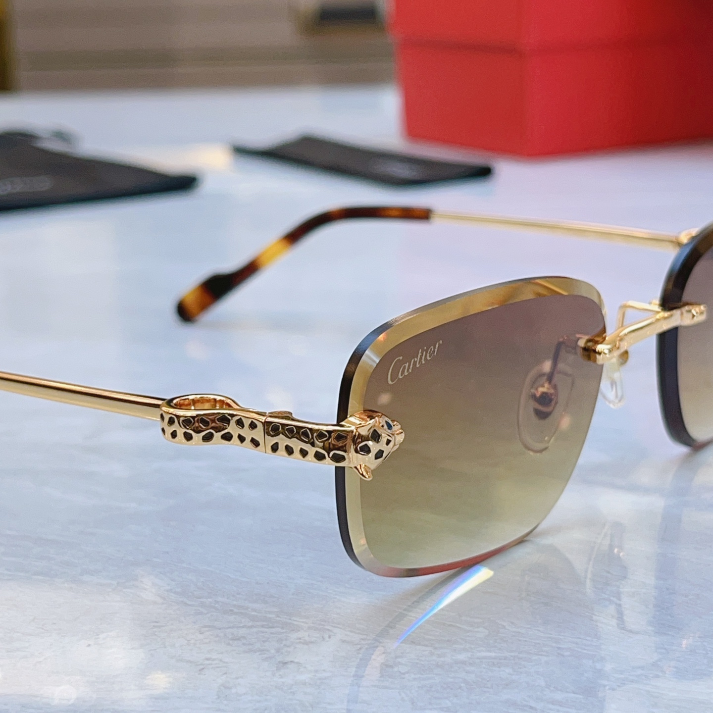 变色，【CARTIE*】卡地*亚新款太阳镜，Mod:CT0755S，Size:57口17-143
