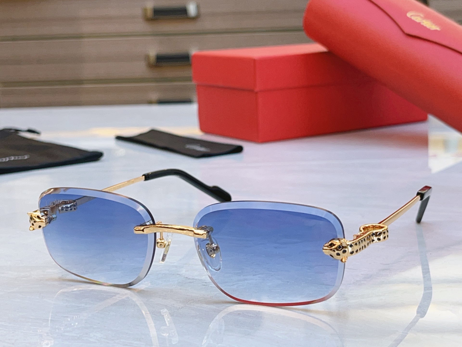 变色，【CARTIE*】卡地*亚新款太阳镜，Mod:CT0755S，Size:57口17-143