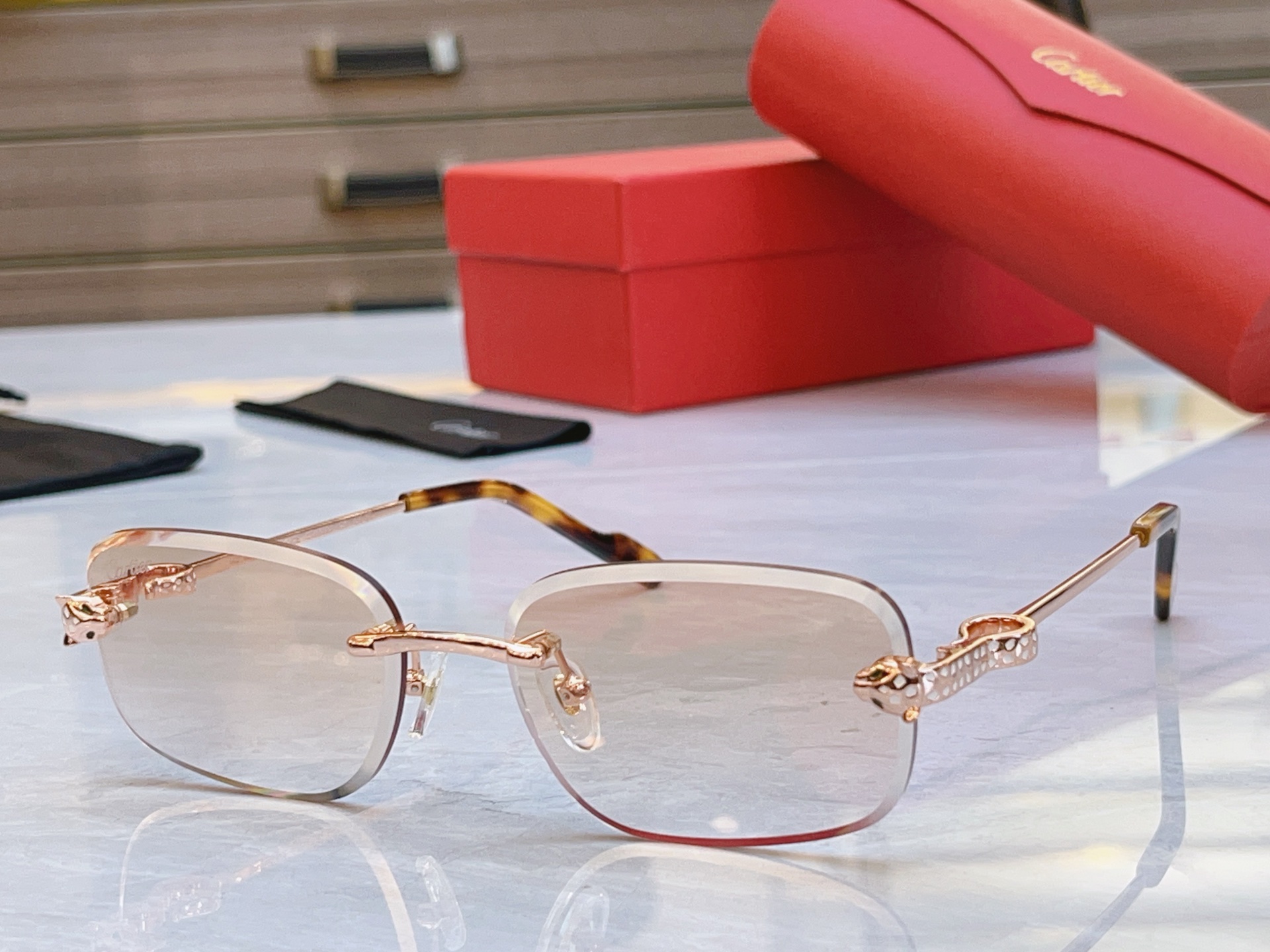 变色，【CARTIE*】卡地*亚新款太阳镜，Mod:CT0755S，Size:57口17-143