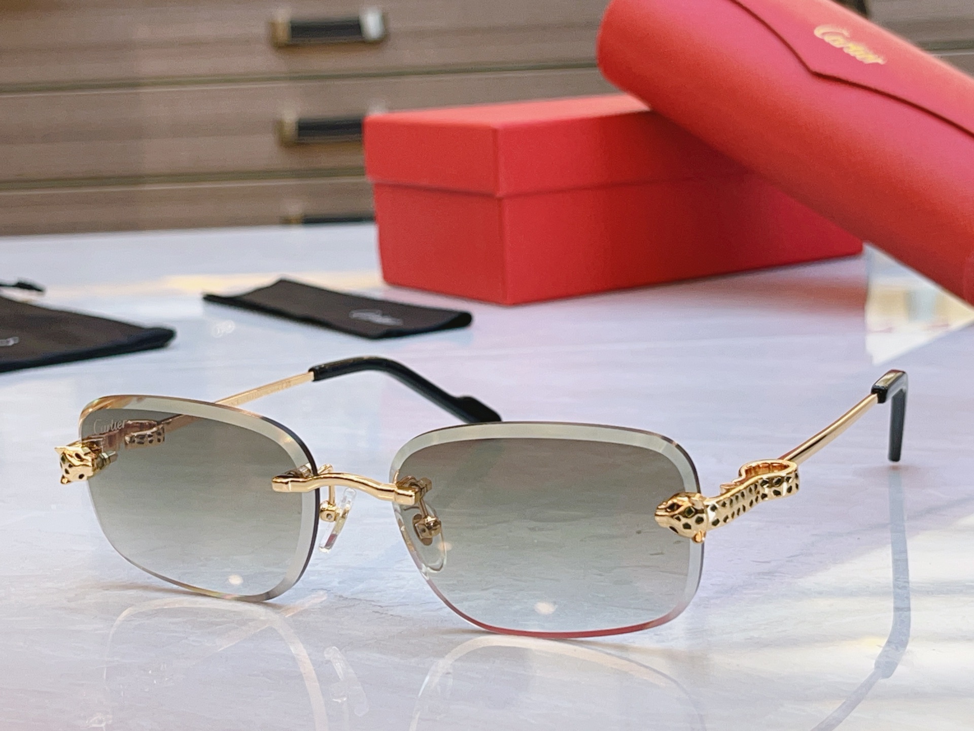 变色，【CARTIE*】卡地*亚新款太阳镜，Mod:CT0755S，Size:57口17-143