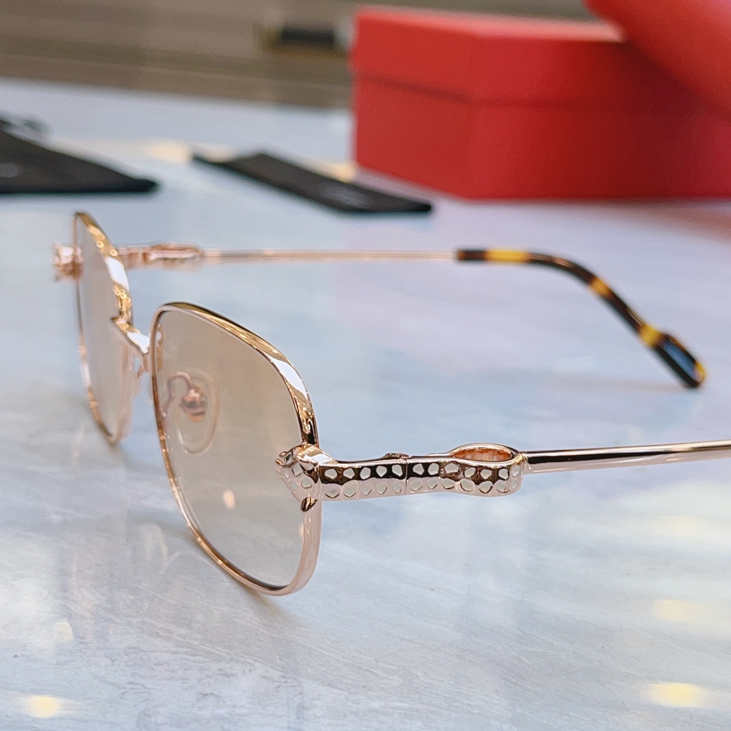 变色，【CARTIE*】卡地*亚新款太阳镜，Mod:CT0753S，Size:55口18-143