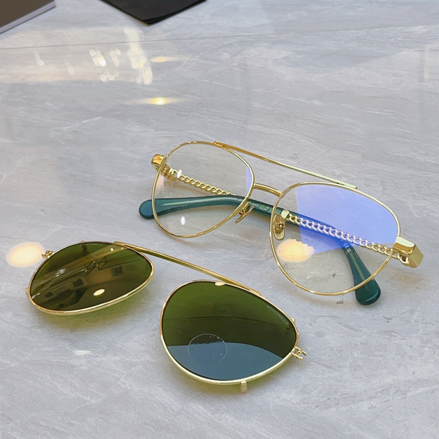 ，【CHANE*】香奈*儿新款太阳镜 夹片款，MODEL：CH4292，SIZE：56口17-145