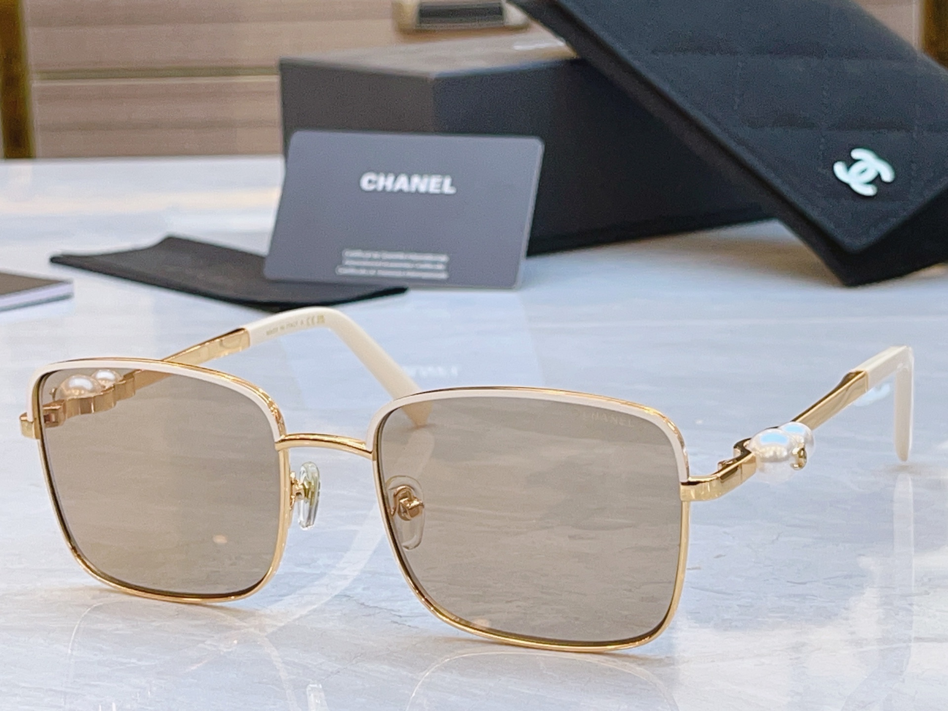 ，【CHANE*】香奈*儿新款太阳镜，MODEL：A1685L，SIZE：57口19-145