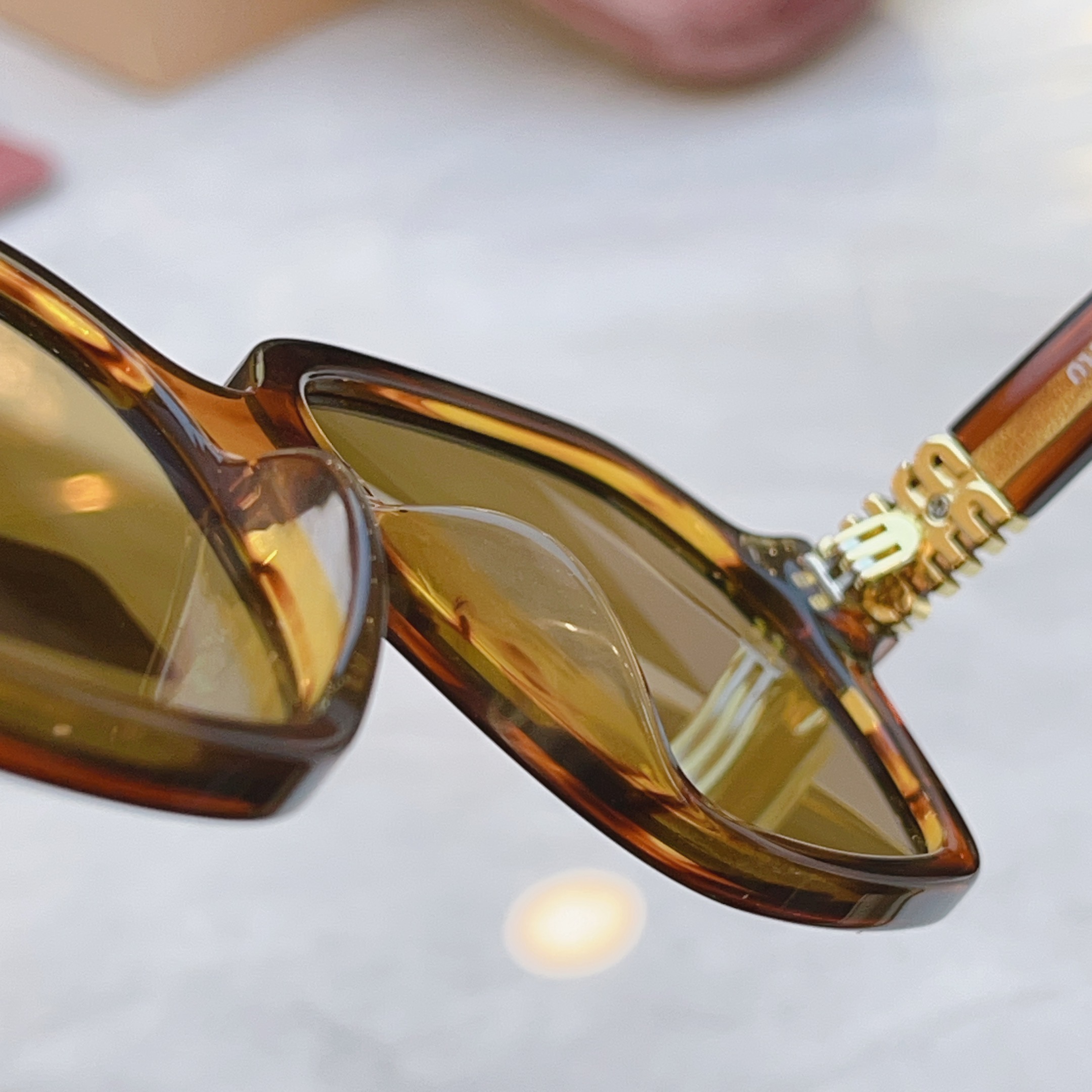 ，【MIUMI*】缪*缪新款太阳镜，Mod: MU 03YV，SIZE:54口17-145