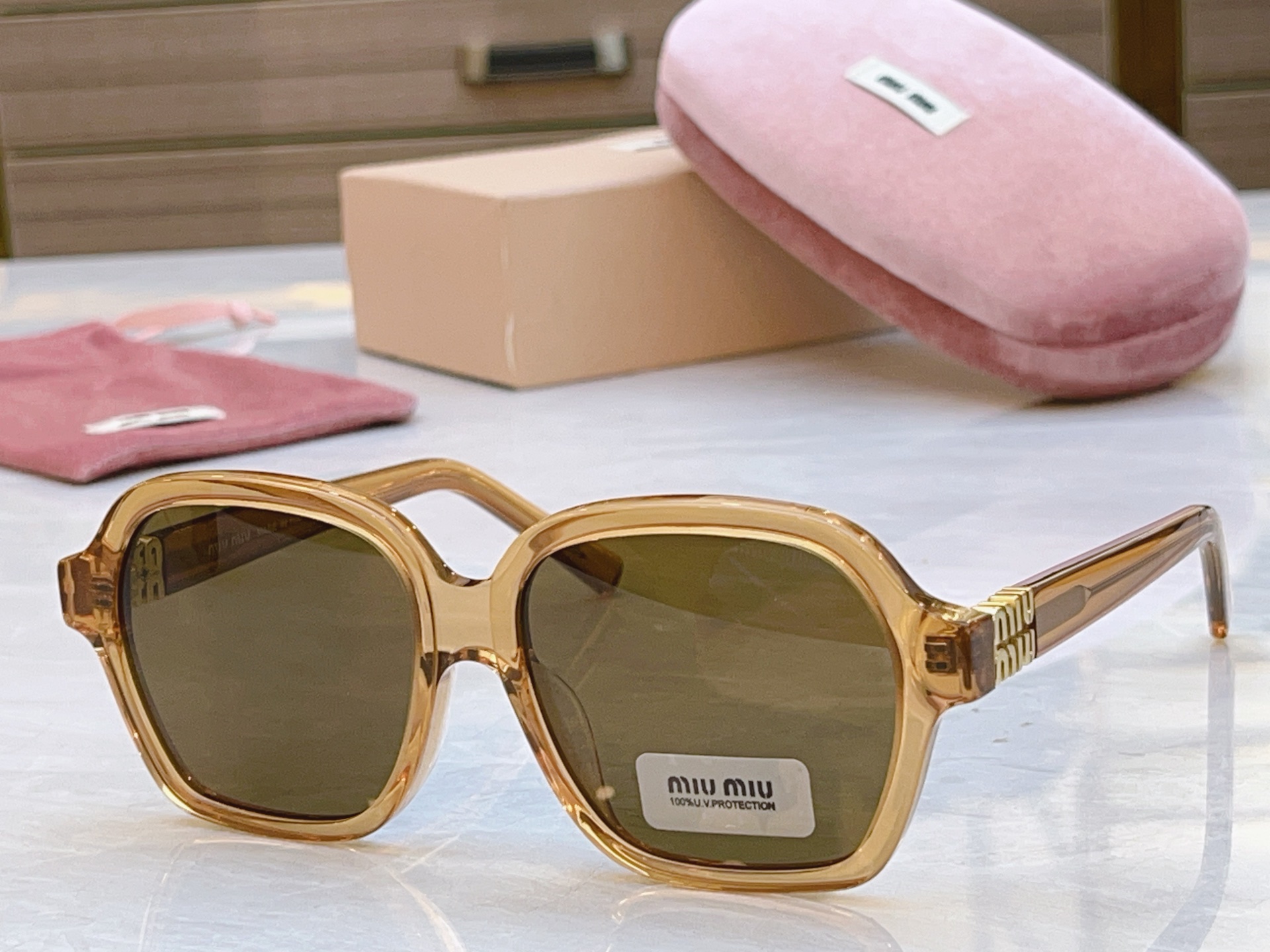 ，【MIUMI*】缪*缪新款太阳镜，Mod: MU 03YV，SIZE:54口17-145