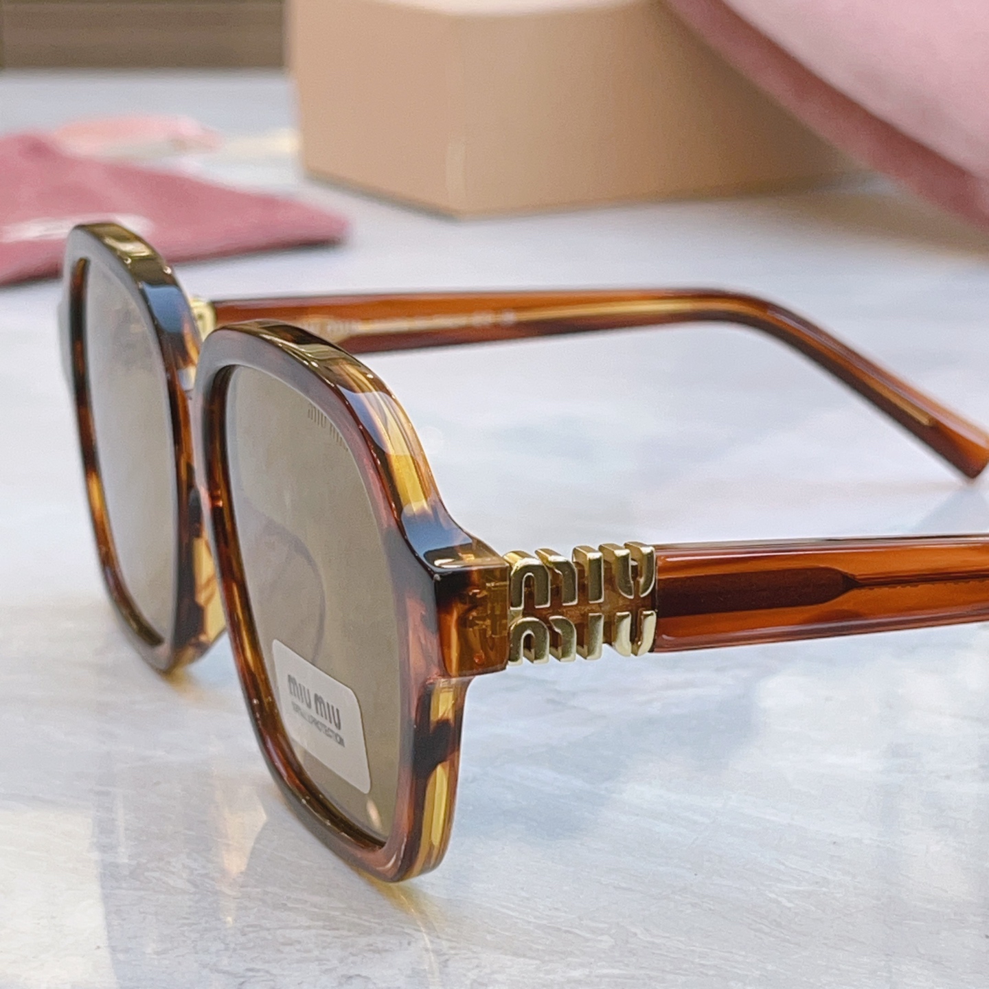 ，【MIUMI*】缪*缪新款太阳镜，Mod: MU 03YV，SIZE:54口17-145