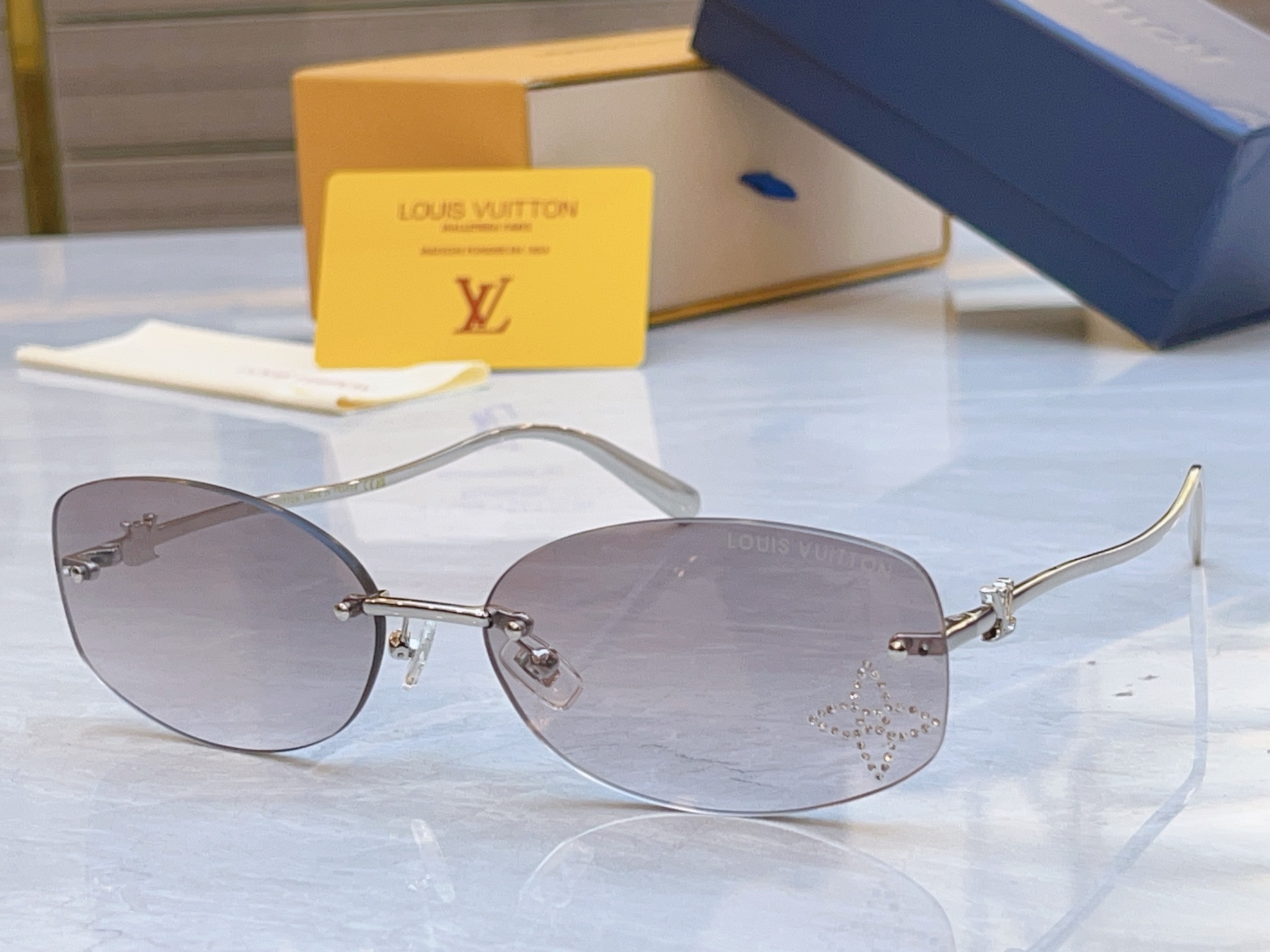 ，【LOUIS VUITTO*】路易*威登新款太阳镜，MODEL：Z2803U，SIZE：63口17-1