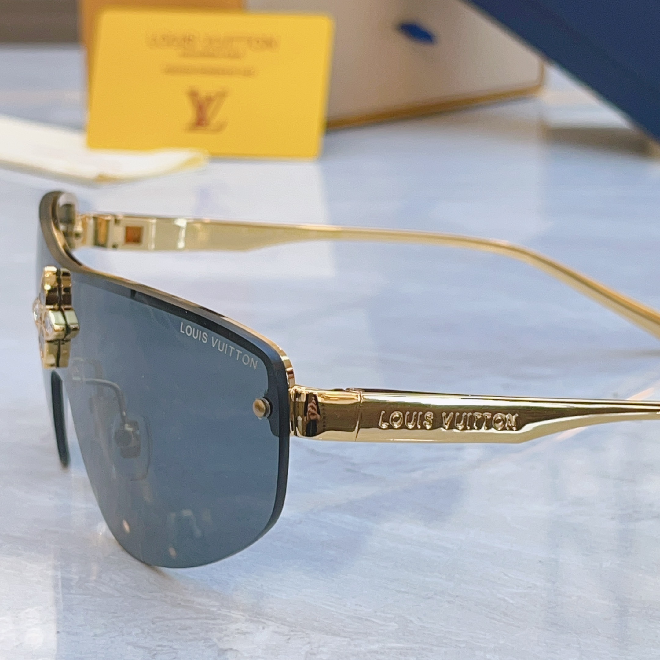 ，【LOUIS VUITTO*】路易*威登新款太阳镜，MODEL：Z2064U，SIZE：137口0-1