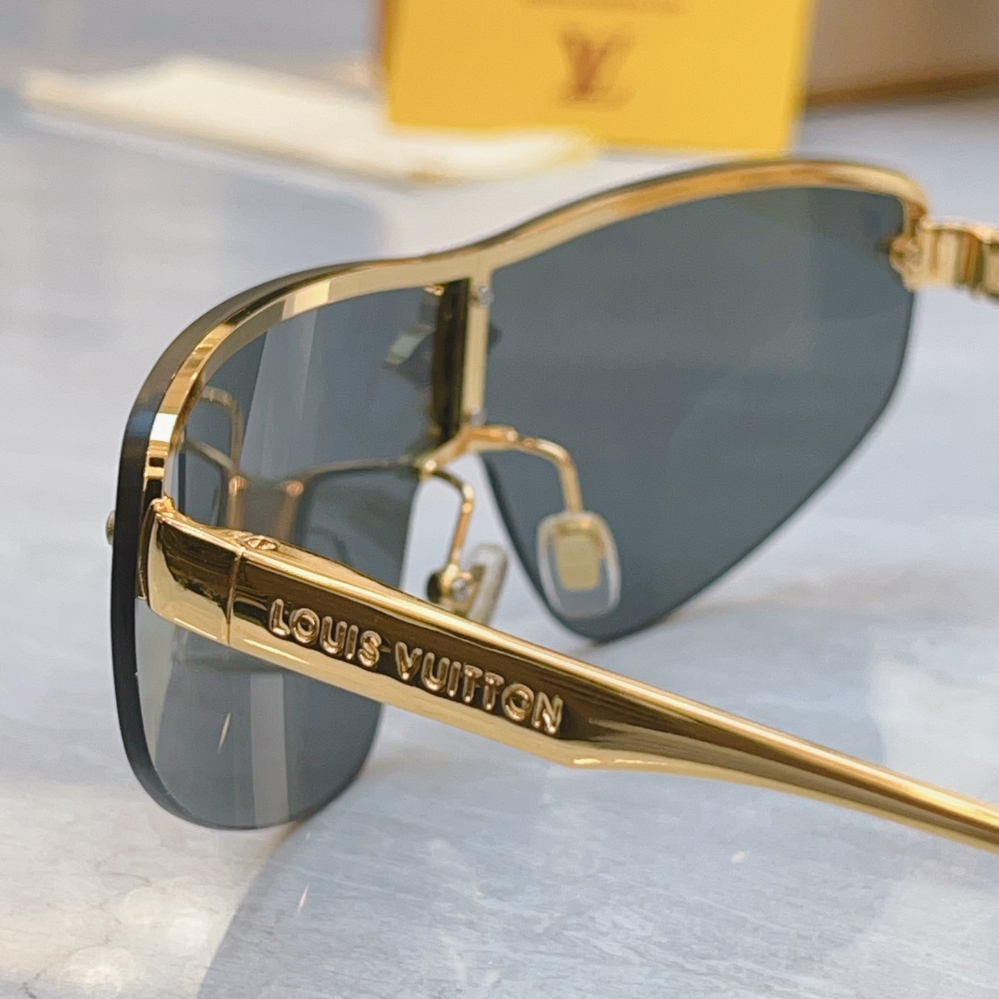 ，【LOUIS VUITTO*】路易*威登新款太阳镜，MODEL：Z2064U，SIZE：137口0-1