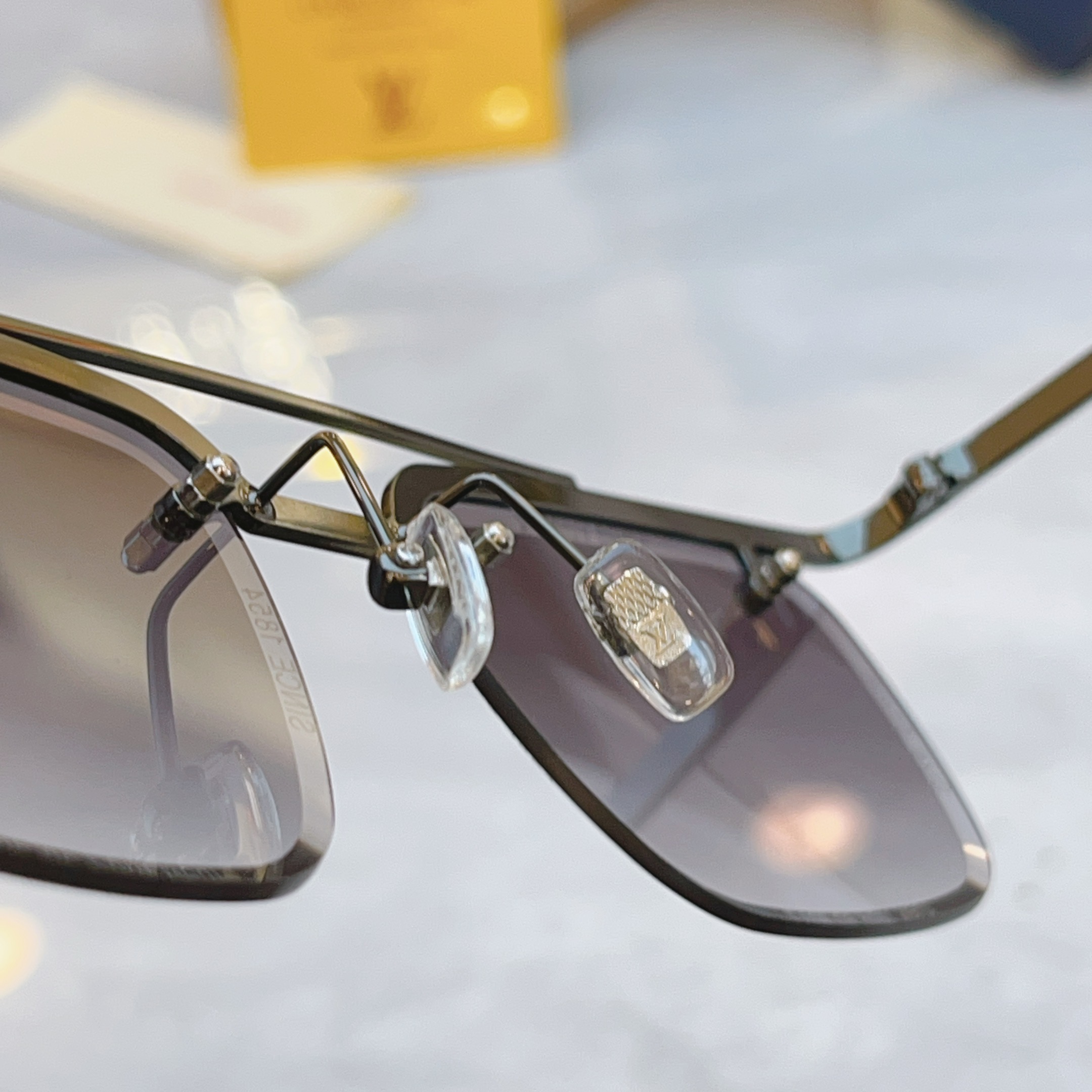 ，【LOUIS VUITTO*】路易*威登新款太阳镜，MODEL：Z2060U，SIZE：57口18-1