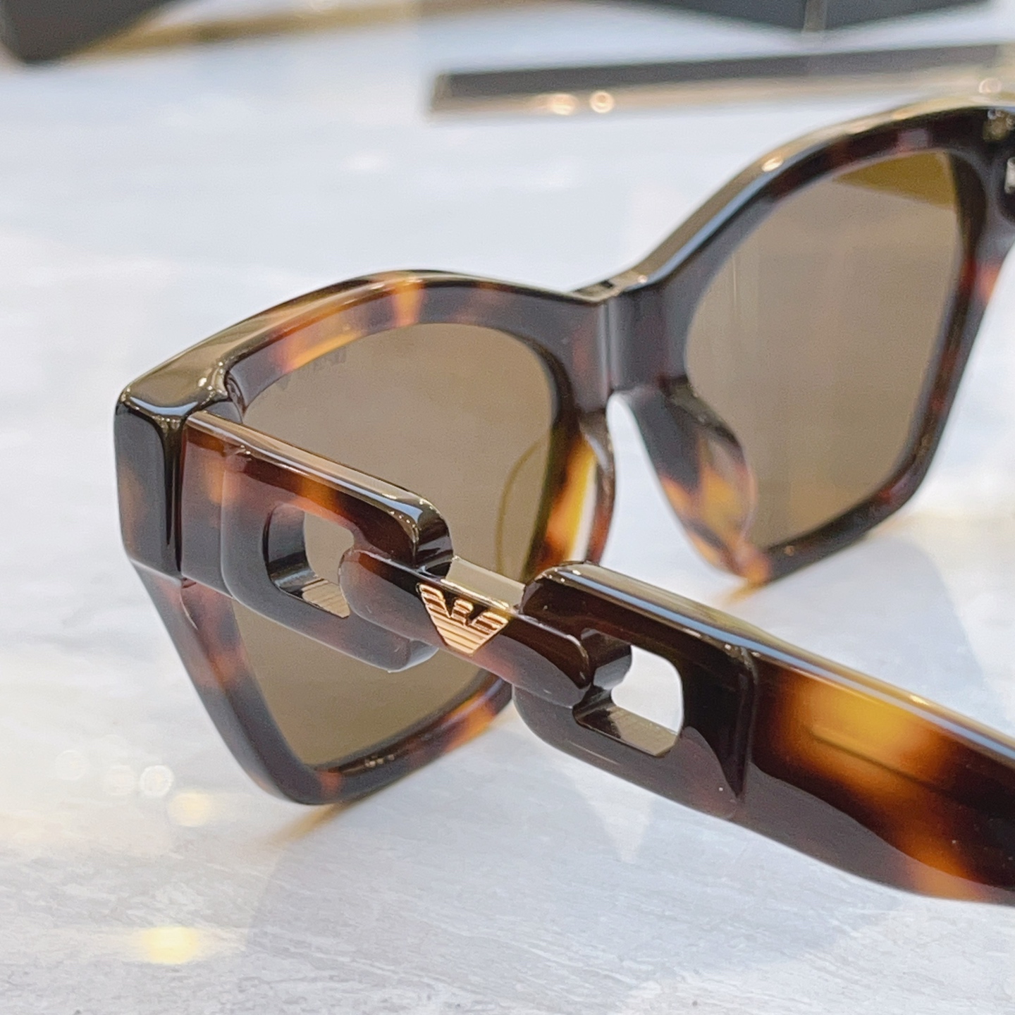 ，【EMPORIO ARMAN*】阿玛*尼新款太阳镜，MODEL：EA4203U，SIZE：56口18-