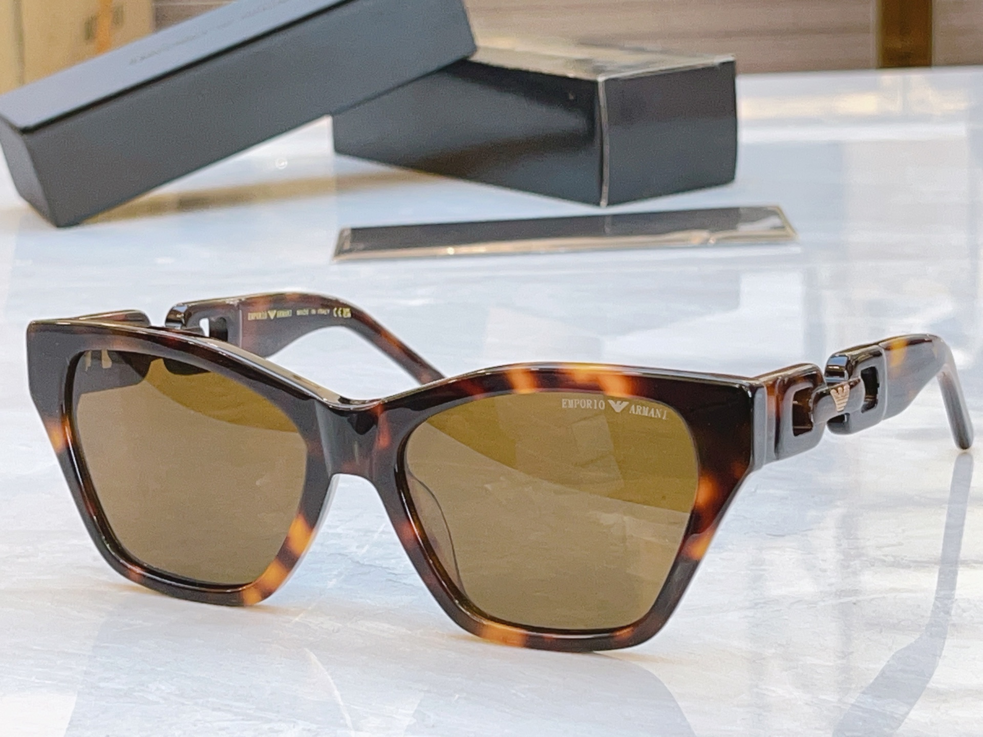 ，【EMPORIO ARMAN*】阿玛*尼新款太阳镜，MODEL：EA4203U，SIZE：56口18-