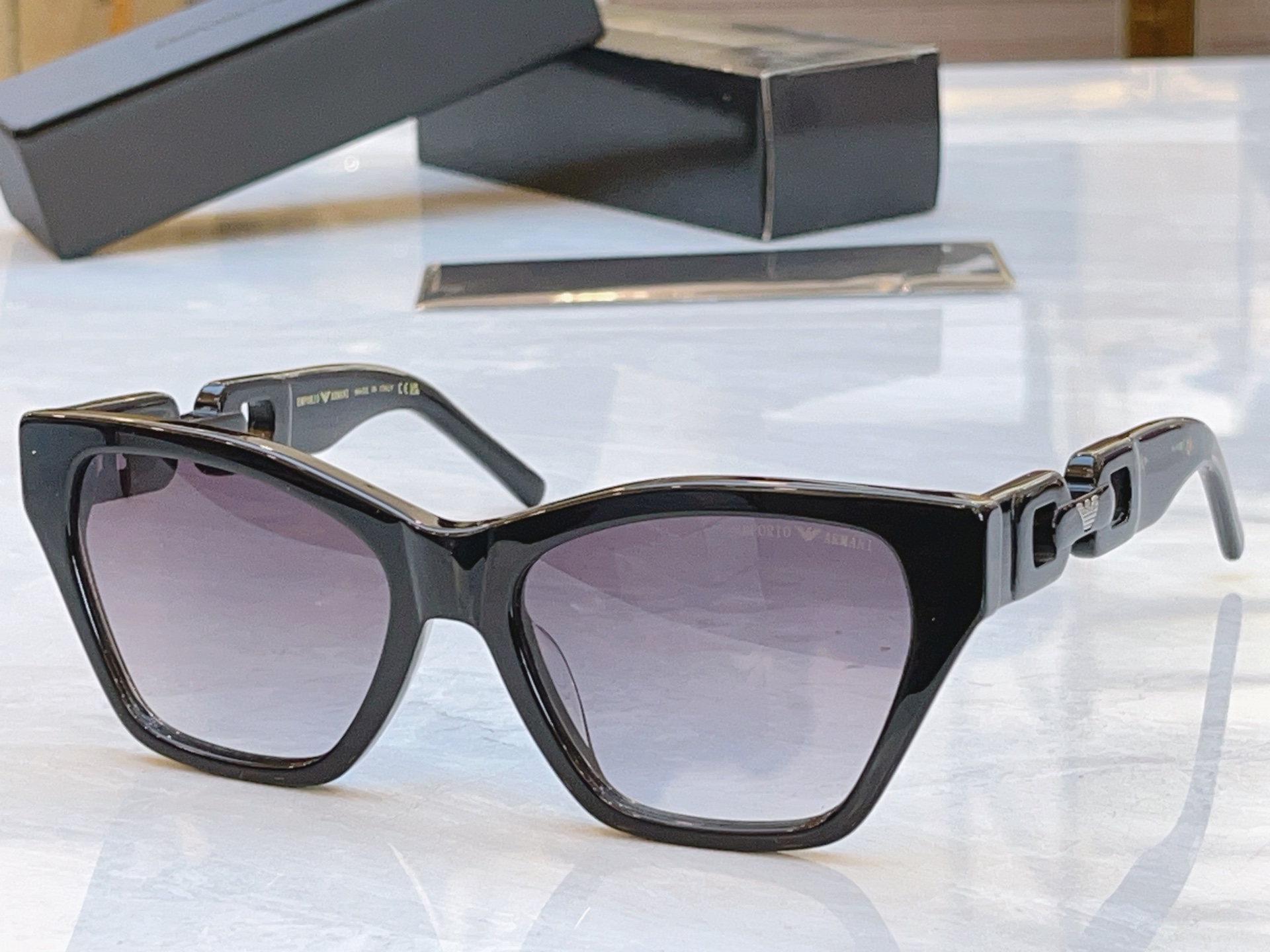 ，【EMPORIO ARMAN*】阿玛*尼新款太阳镜，MODEL：EA4203U，SIZE：56口18-