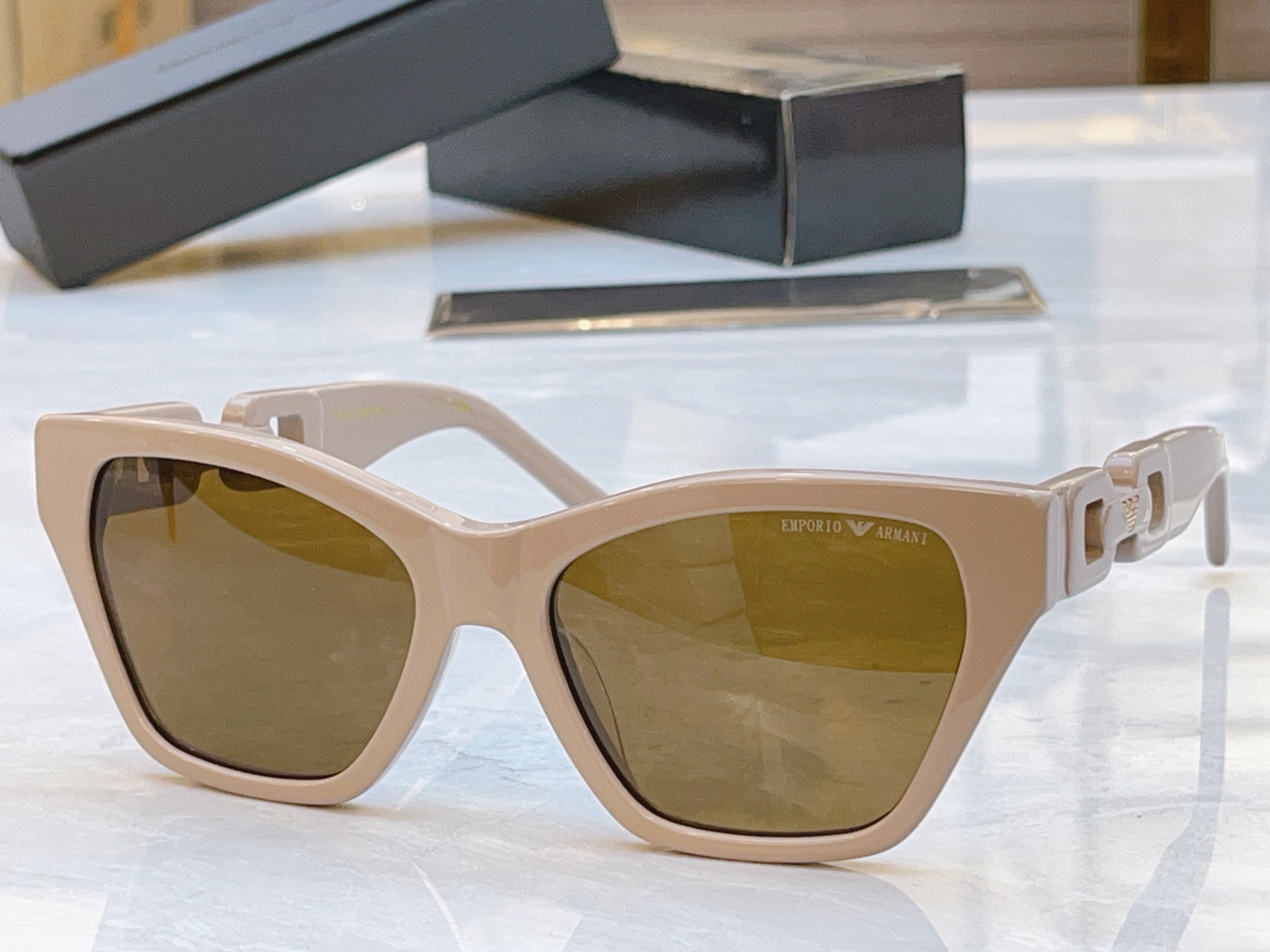 ，【EMPORIO ARMAN*】阿玛*尼新款太阳镜，MODEL：EA4203U，SIZE：56口18-