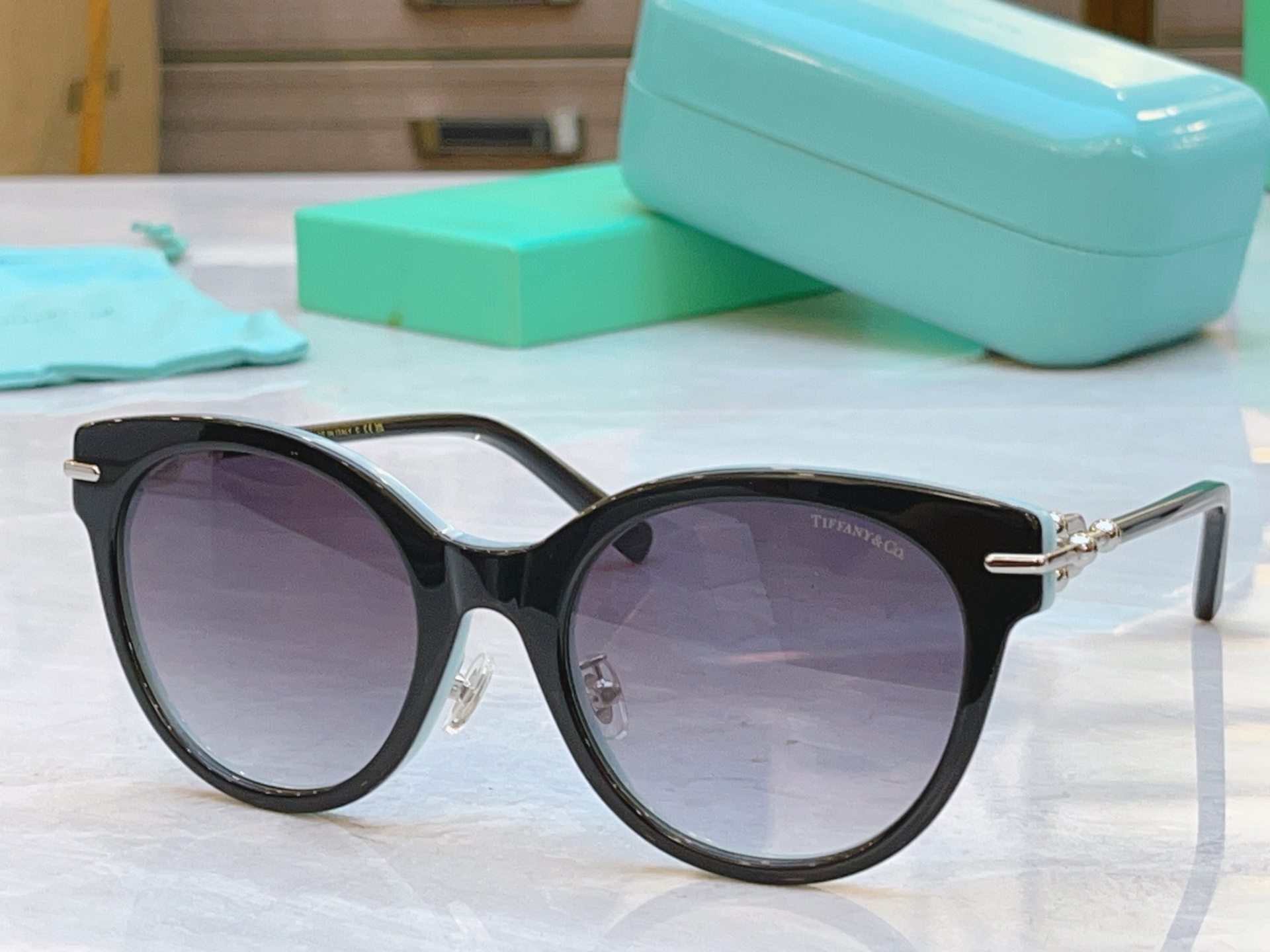 ，【Tiffany & Co.】蒂芙*尼新款太阳镜，Mod：TF4223，Size：54口21-140