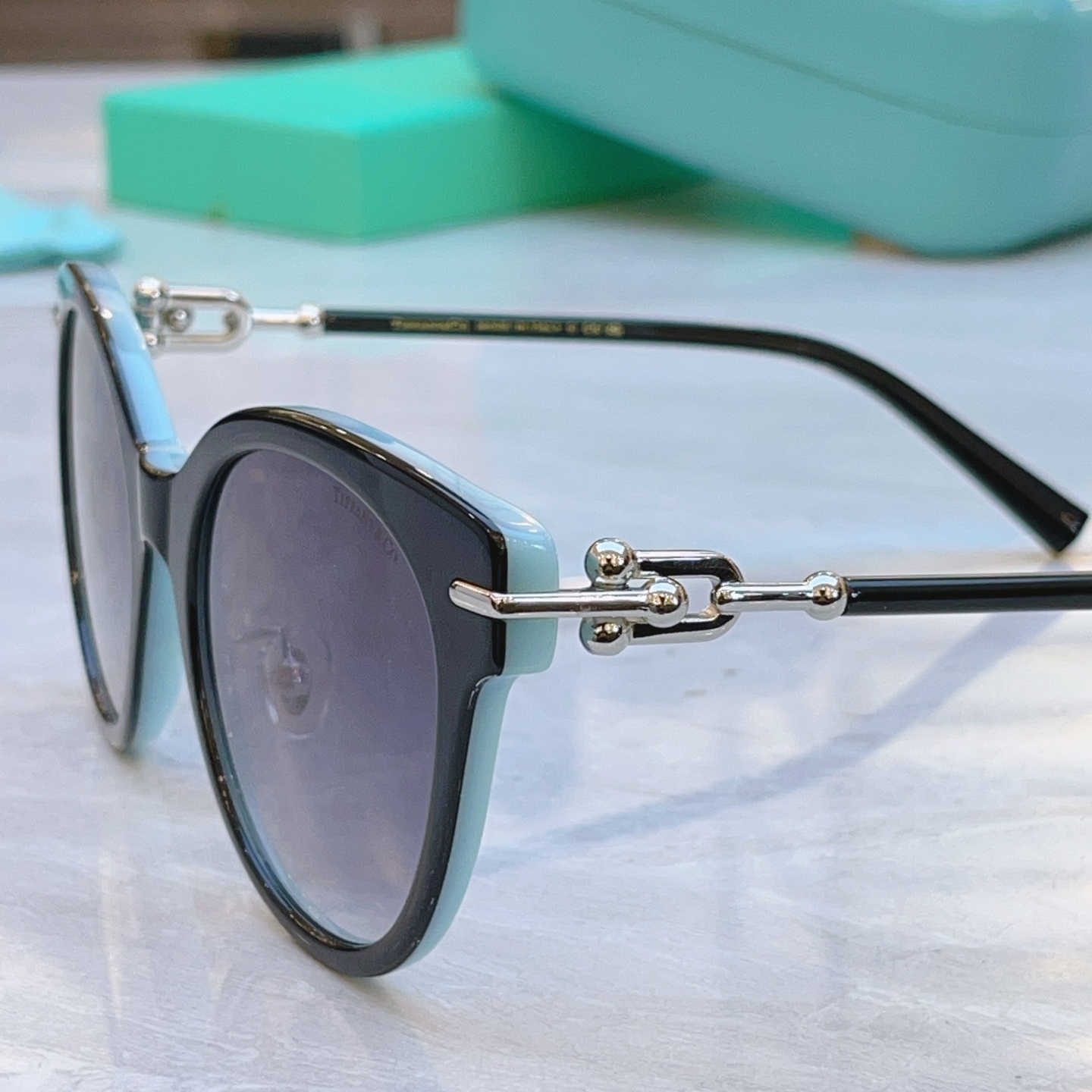 ，【Tiffany & Co.】蒂芙*尼新款太阳镜，Mod：TF4223，Size：54口21-140
