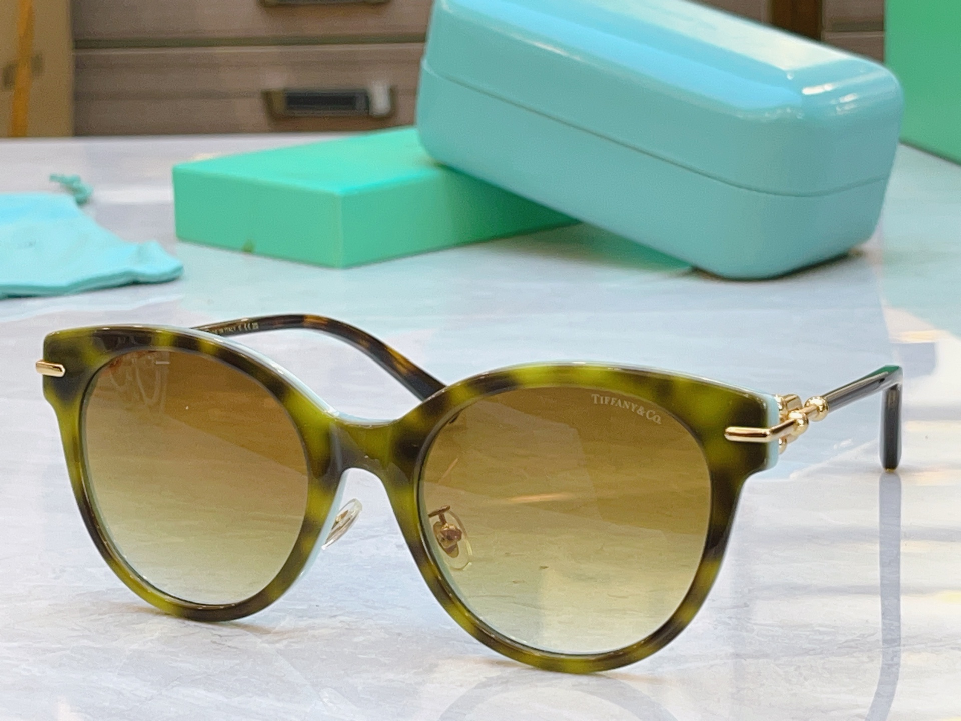 ，【Tiffany & Co.】蒂芙*尼新款太阳镜，Mod：TF4223，Size：54口21-140