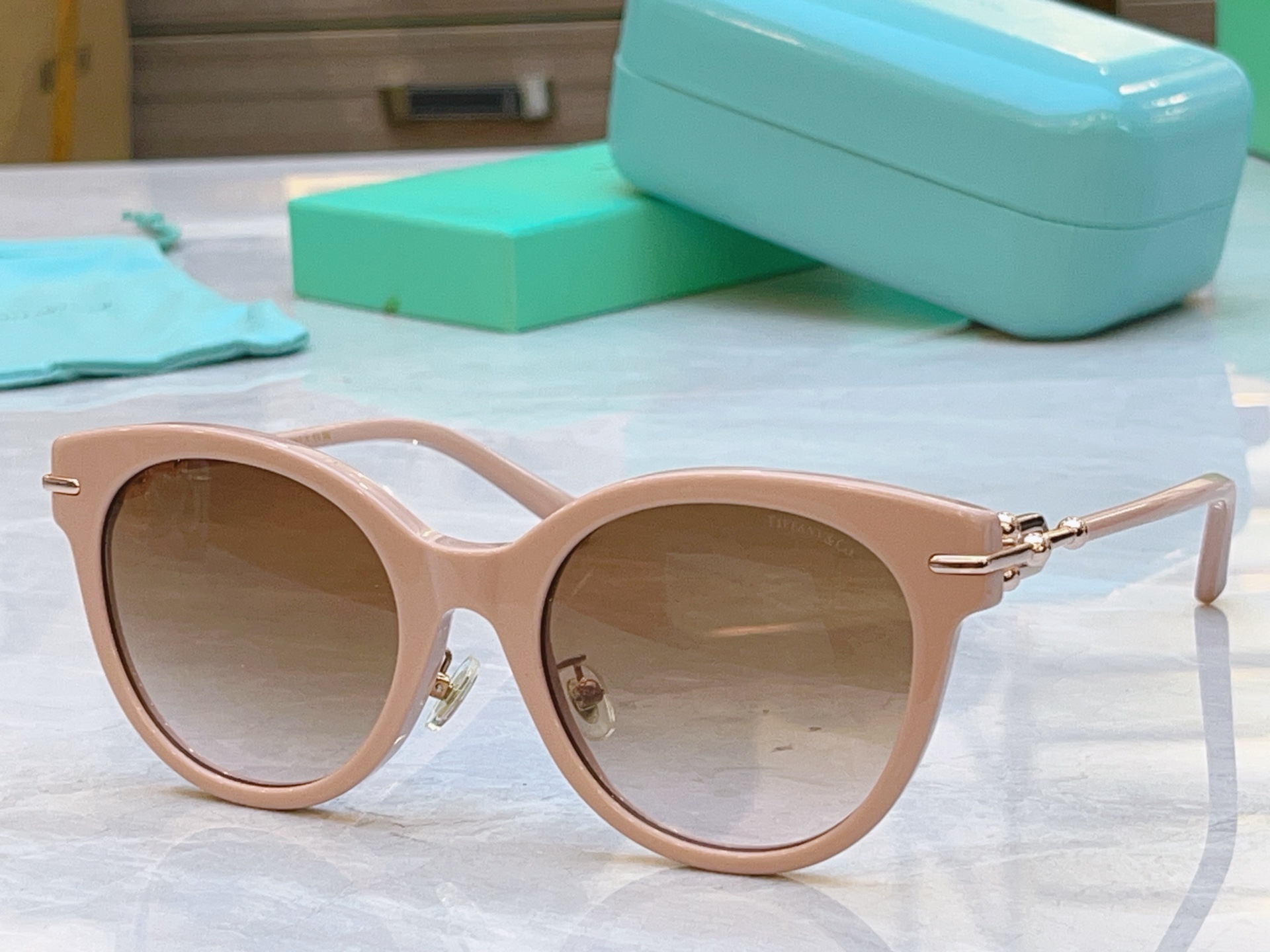 ，【Tiffany & Co.】蒂芙*尼新款太阳镜，Mod：TF4223，Size：54口21-140