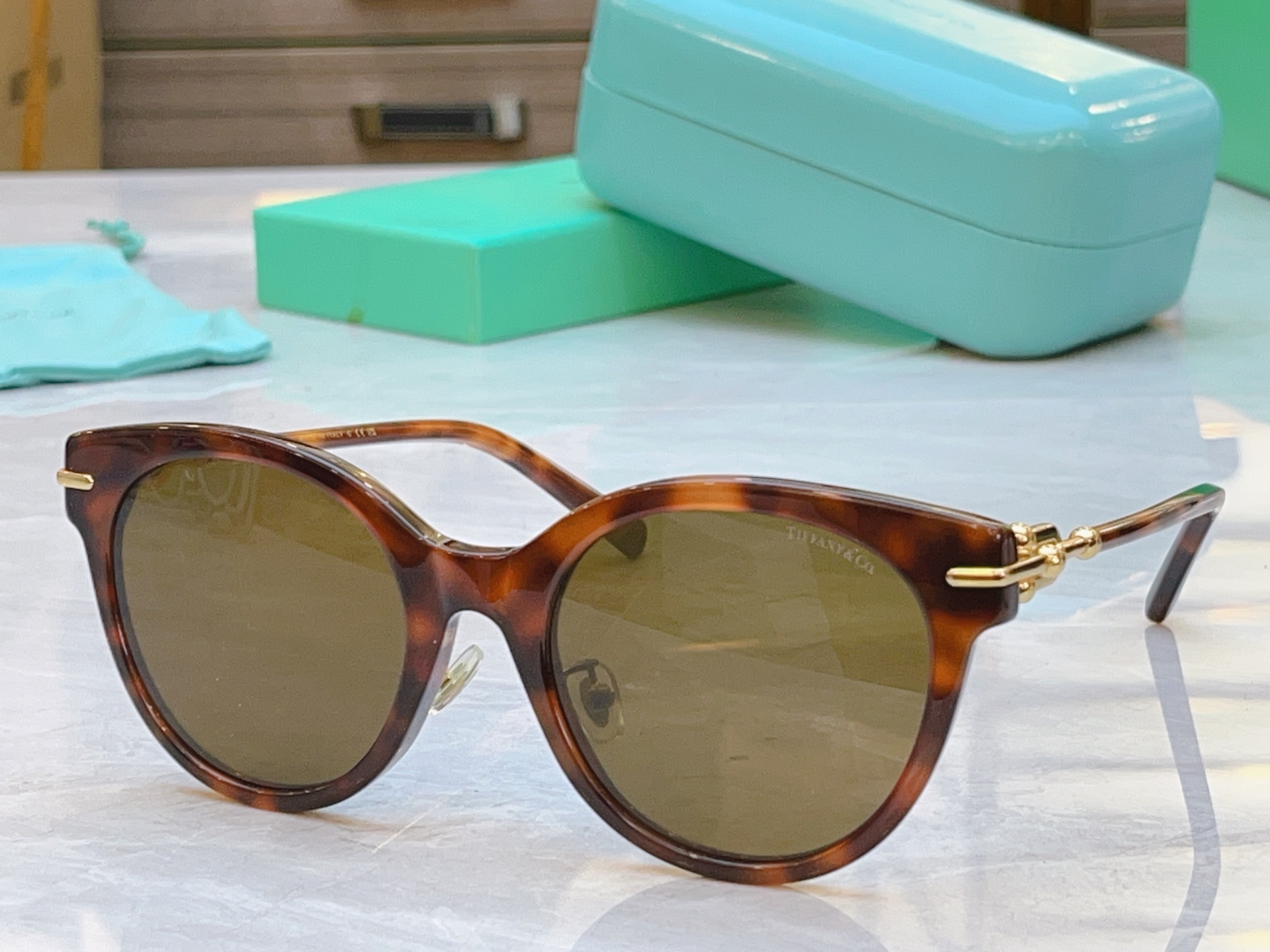 ，【Tiffany & Co.】蒂芙*尼新款太阳镜，Mod：TF4223，Size：54口21-140