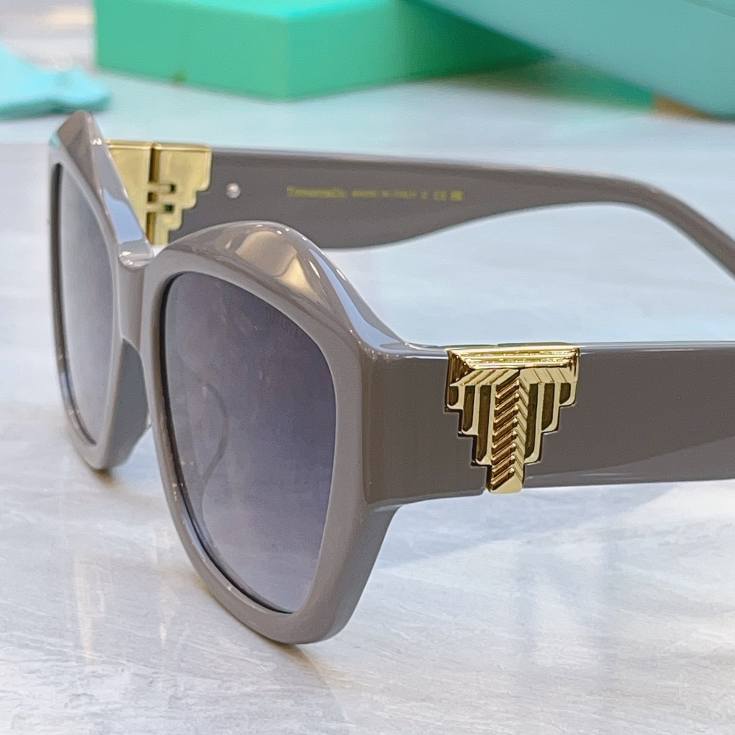 ，【Tiffany & Co.】蒂芙*尼新款太阳镜，Mod：TF4233U，Size：58口19-135