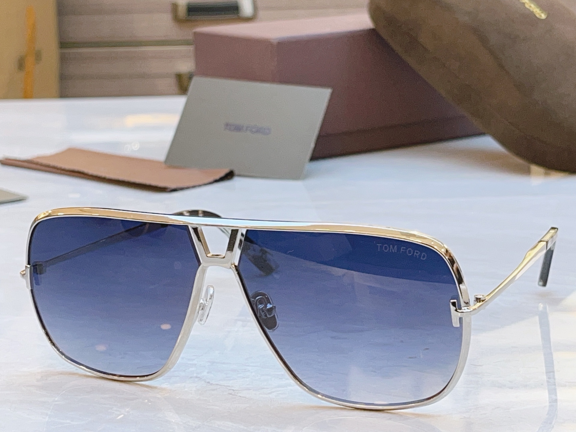 ，【TOM FOR*】汤姆*福特新款太阳镜，MODEL：FT1204，SIZE：63口11-140