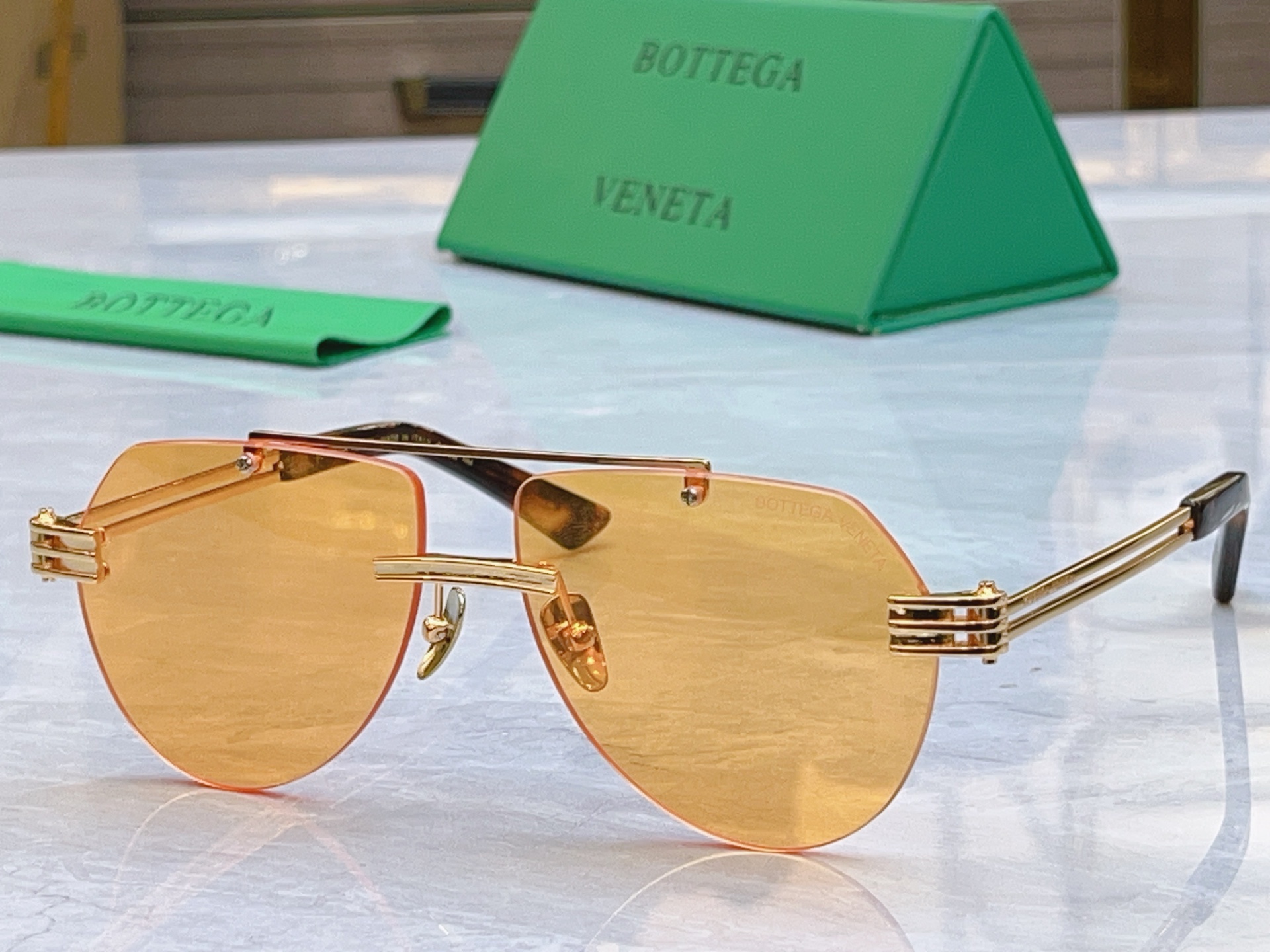 ，【BOTTEGA VENET*】宝缇*嘉新款太阳镜，MODEL：BV1342S，SIZE：57口14-