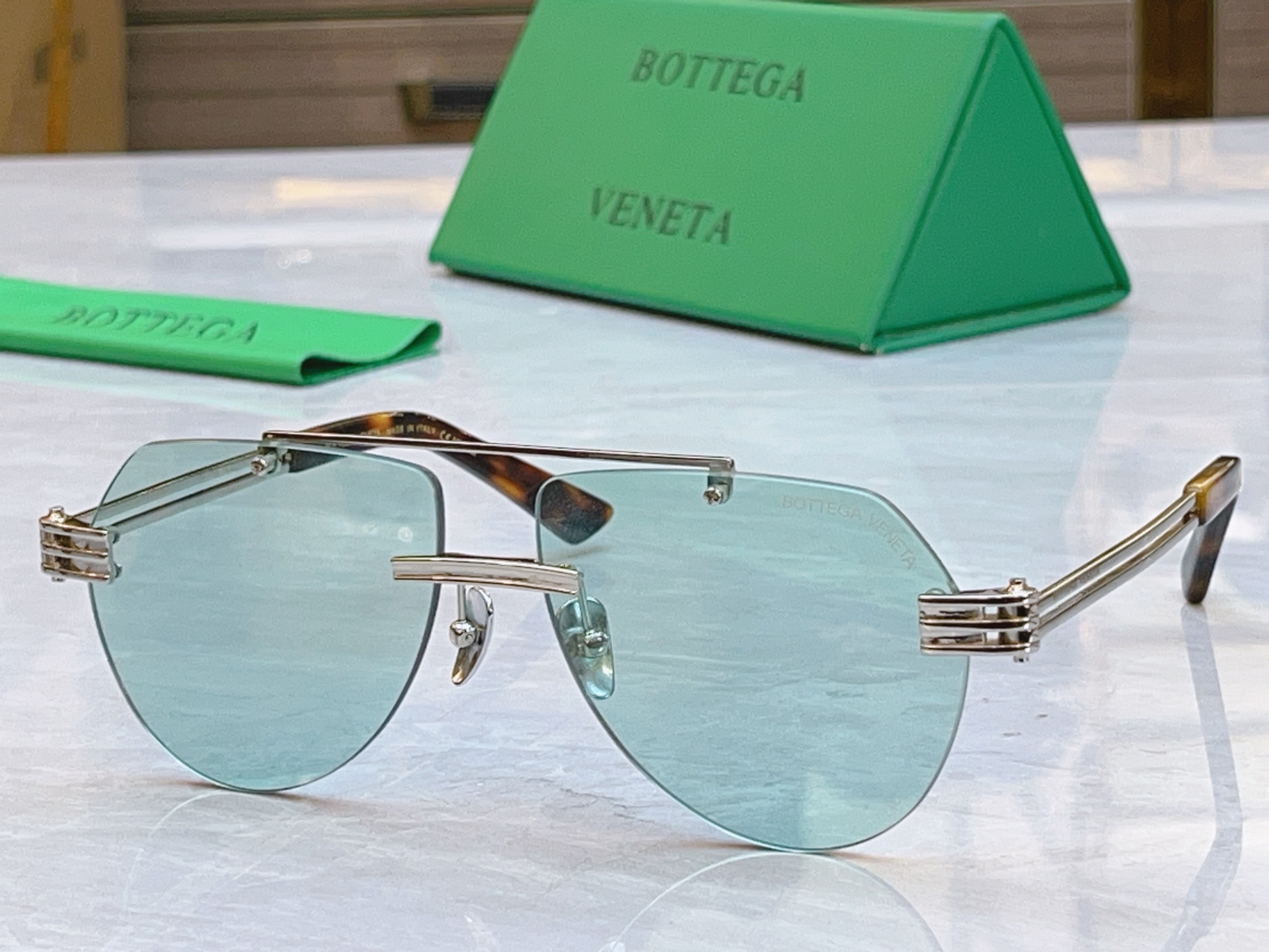 ，【BOTTEGA VENET*】宝缇*嘉新款太阳镜，MODEL：BV1342S，SIZE：57口14-