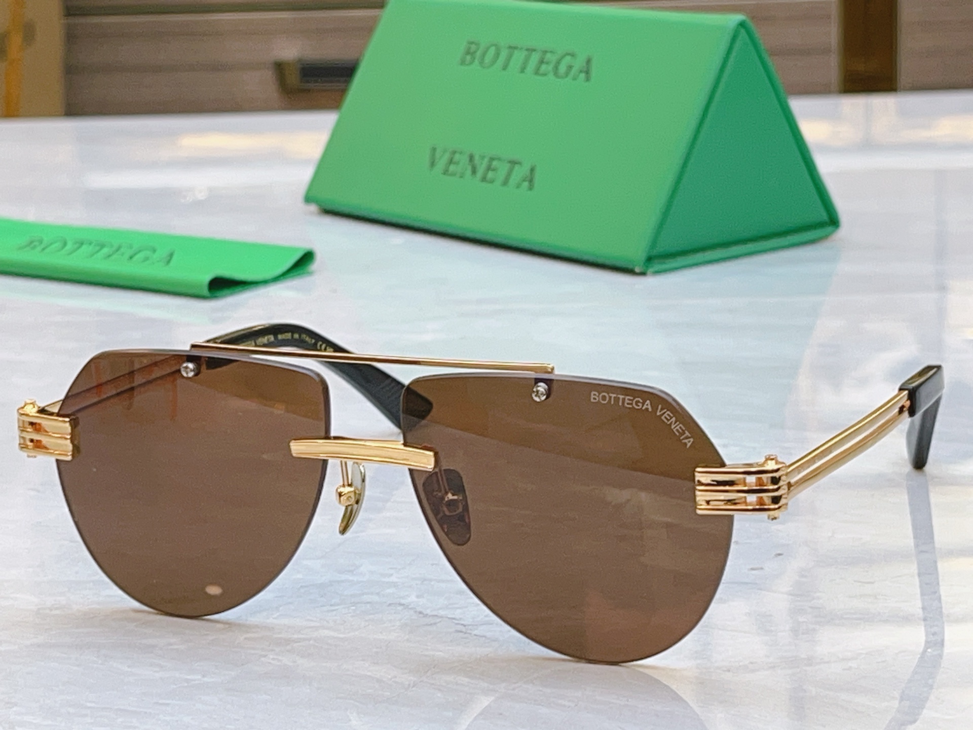 ，【BOTTEGA VENET*】宝缇*嘉新款太阳镜，MODEL：BV1342S，SIZE：57口14-