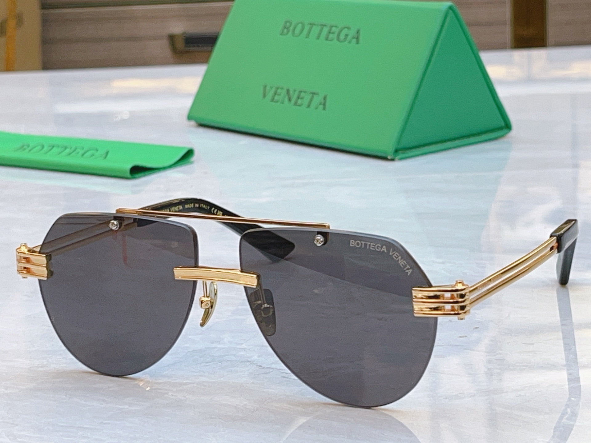 ，【BOTTEGA VENET*】宝缇*嘉新款太阳镜，MODEL：BV1342S，SIZE：57口14-