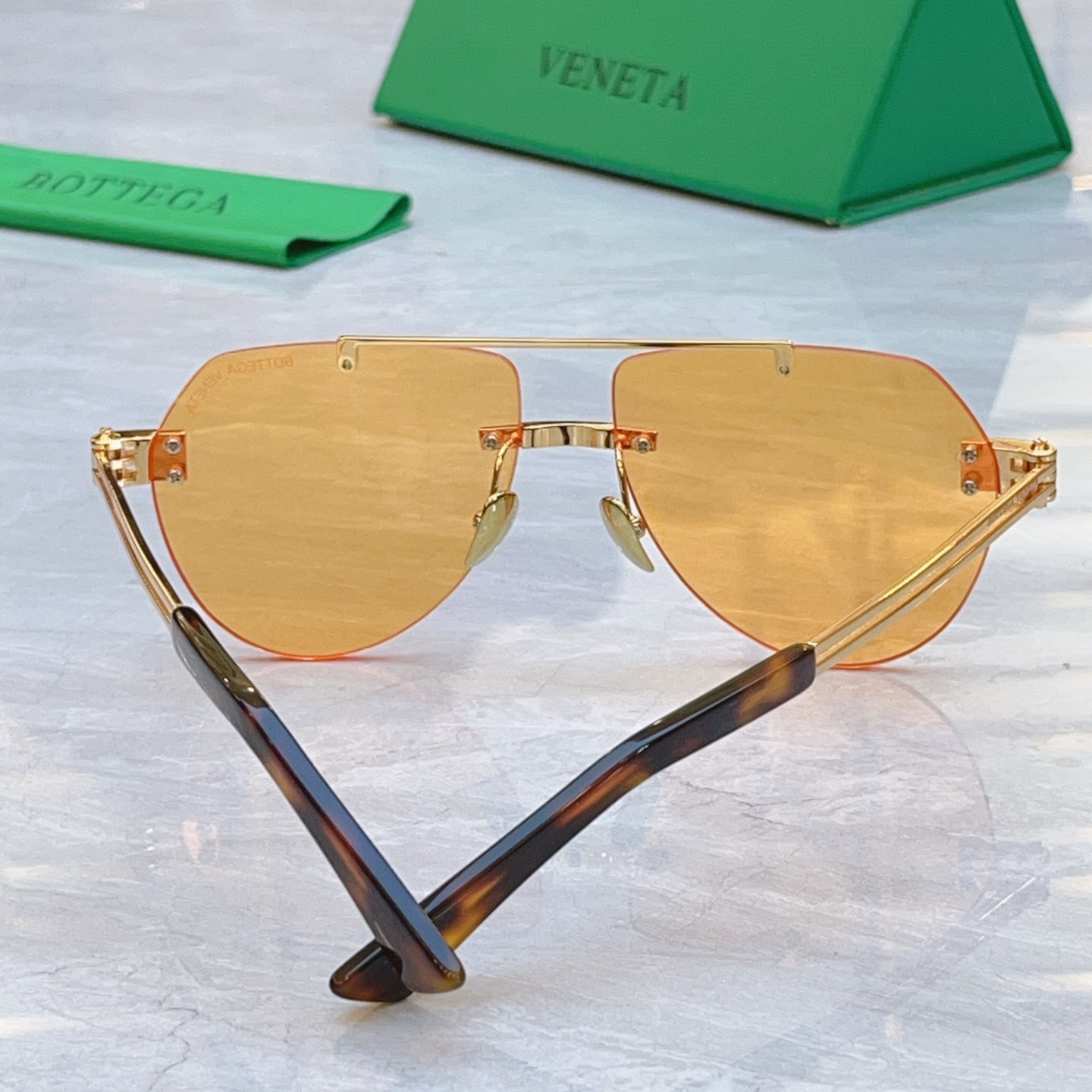 ，【BOTTEGA VENET*】宝缇*嘉新款太阳镜，MODEL：BV1342S，SIZE：57口14-