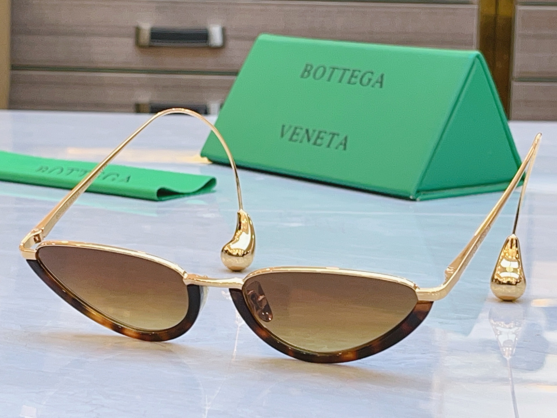 ，【BOTTEGA VENET*】宝缇*嘉新款太阳镜，MODEL：BV1700LA，SIZE：55口17